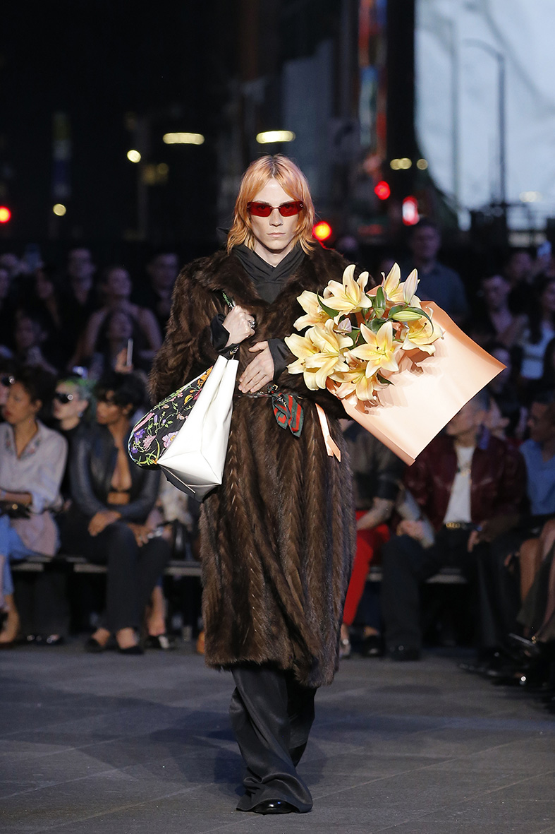 Gucci core for the Cruise 2027 goes to New York: a return to a glorious era Vanity Teen 虚荣青年 Lifestyle & new faces magazine Gucci core for the Cruise 2027 goes to New York: a return to a glorious era Gucci core for the Cruise 2027 goes to New York: a return to a glorious era Vanity Teen 虚荣青年 Lifestyle & new faces magazine