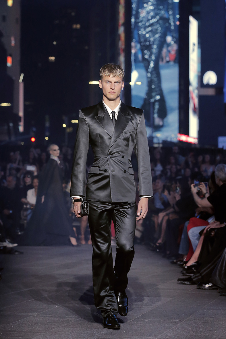 Gucci core for the Cruise 2027 goes to New York: a return to a glorious era Vanity Teen 虚荣青年 Lifestyle & new faces magazine Gucci core for the Cruise 2027 goes to New York: a return to a glorious era Gucci core for the Cruise 2027 goes to New York: a return to a glorious era Vanity Teen 虚荣青年 Lifestyle & new faces magazine