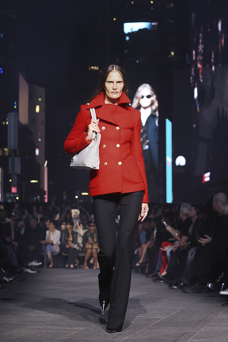 Gucci core for the Cruise 2027 goes to New York: a return to a glorious era Vanity Teen 虚荣青年 Lifestyle & new faces magazine Gucci core for the Cruise 2027 goes to New York: a return to a glorious era Gucci core for the Cruise 2027 goes to New York: a return to a glorious era Vanity Teen 虚荣青年 Lifestyle & new faces magazine