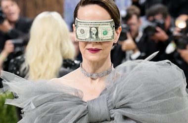 Why Sarah Paulson’s Matières Fécales Look Actually Nailed the Met Gala Theme Why Sarah Paulson’s Matières Fécales Look Actually Nailed the Met Gala Theme Vanity Teen 虚荣青年