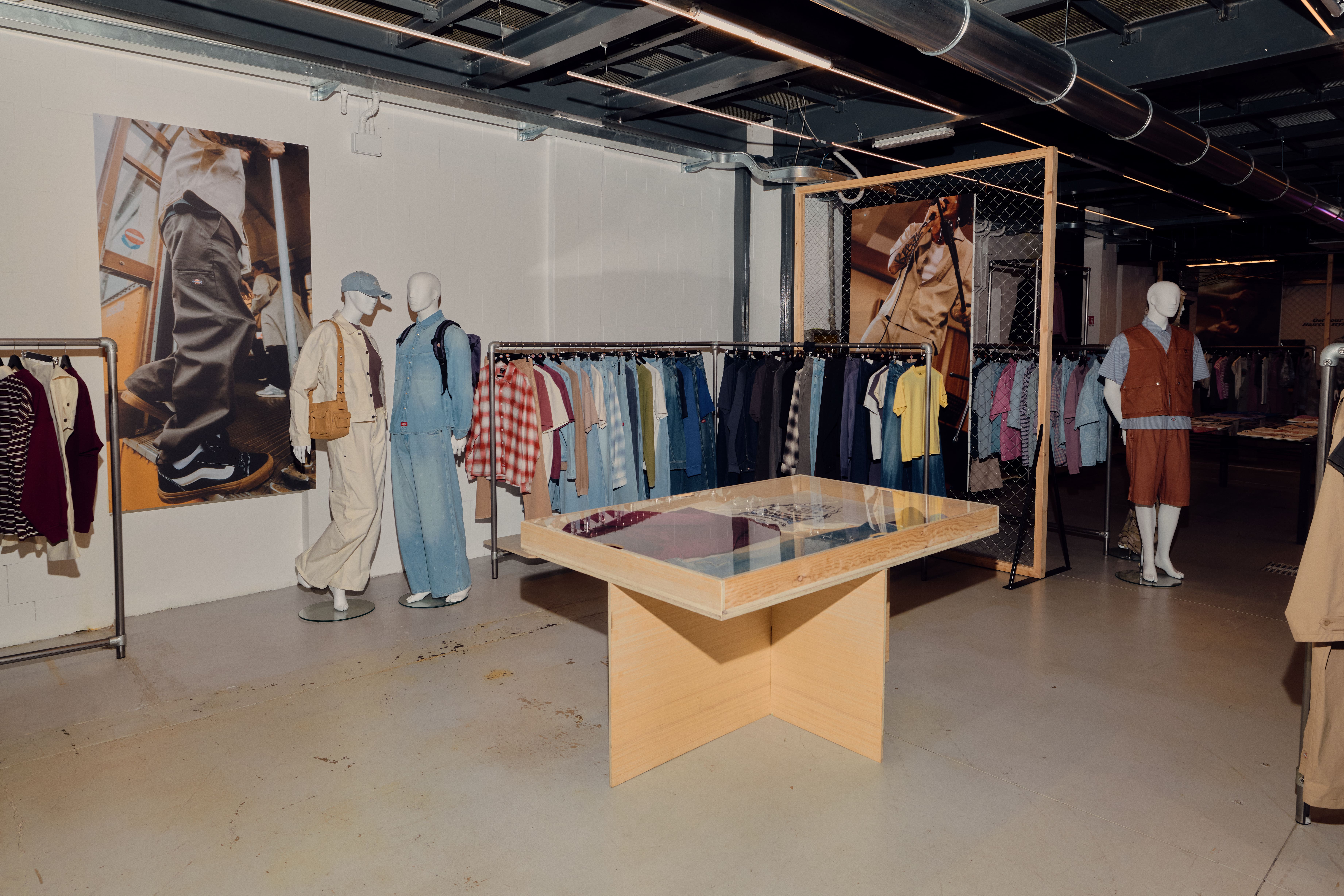 Dickies Turns Milan Into a Workwear Playground for SS27 Vanity Teen 虚荣青年 Dickies Turns Milan Into a Workwear Playground for SS27 Dickies Turns Milan Into a Workwear Playground for SS27 Vanity Teen 虚荣青年