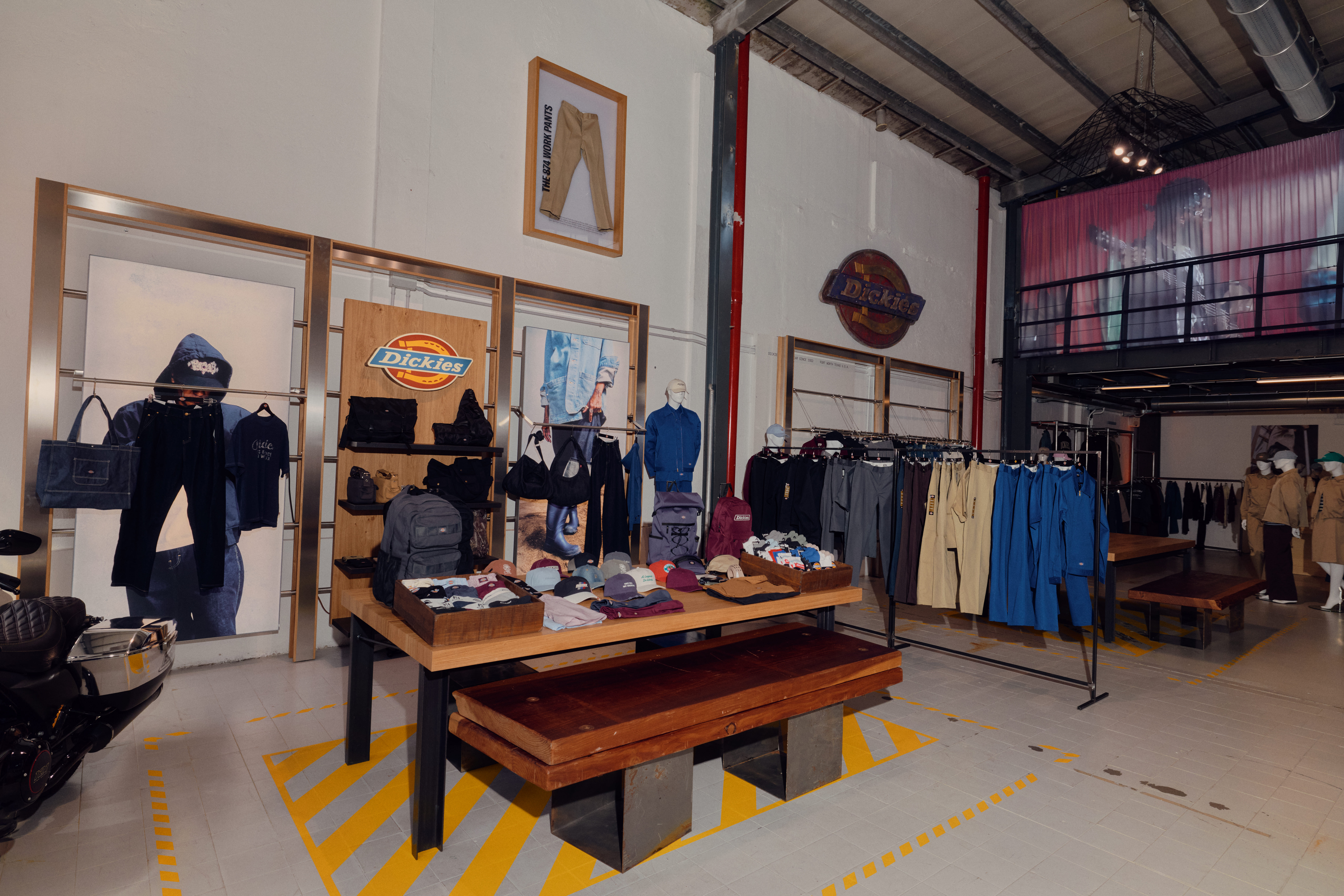 Dickies Turns Milan Into a Workwear Playground for SS27 Vanity Teen 虚荣青年 Dickies Turns Milan Into a Workwear Playground for SS27 Dickies Turns Milan Into a Workwear Playground for SS27 Vanity Teen 虚荣青年