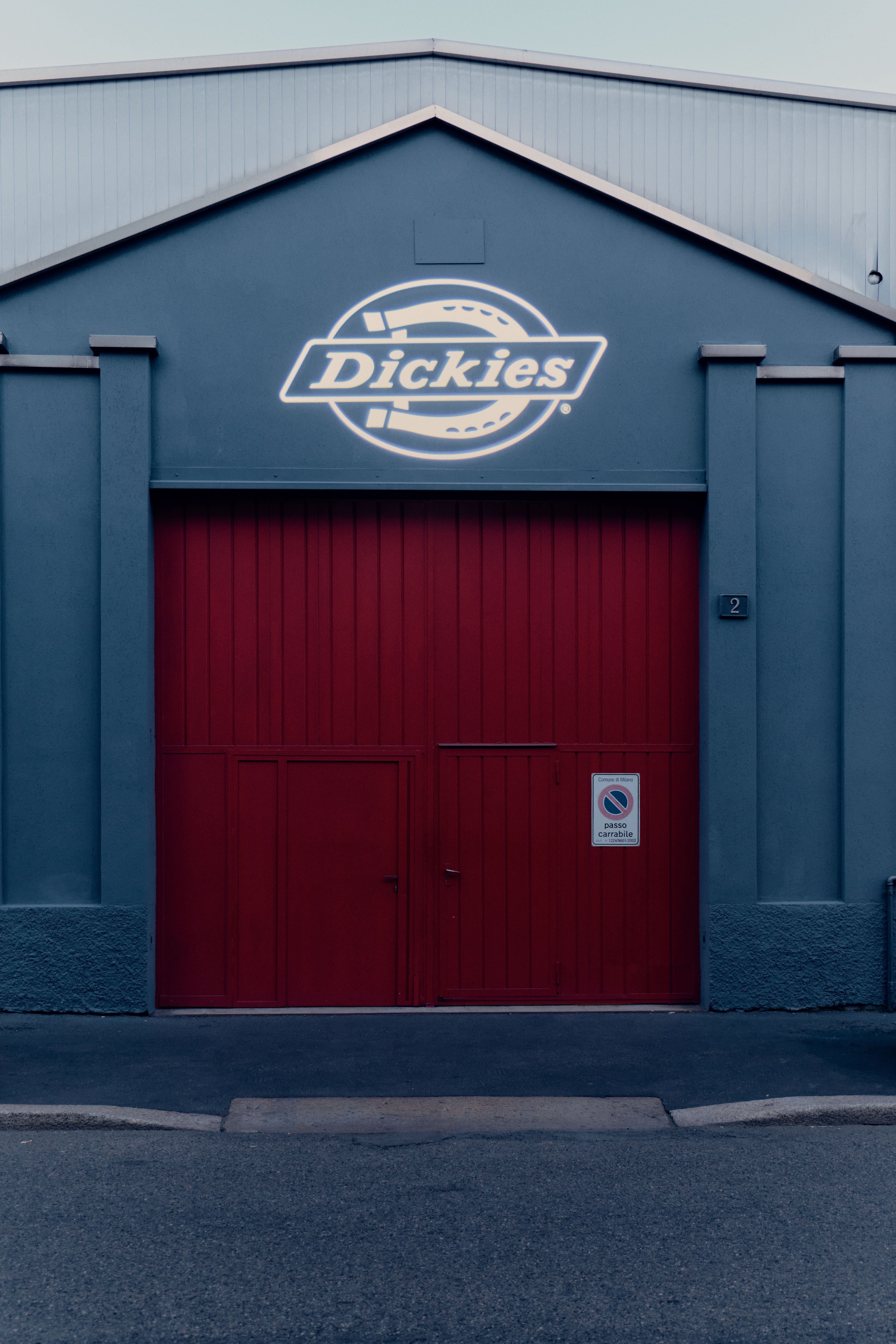 Dickies Turns Milan Into a Workwear Playground for SS27 Dickies Turns Milan Into a Workwear Playground for SS27 Vanity Teen 虚荣青年