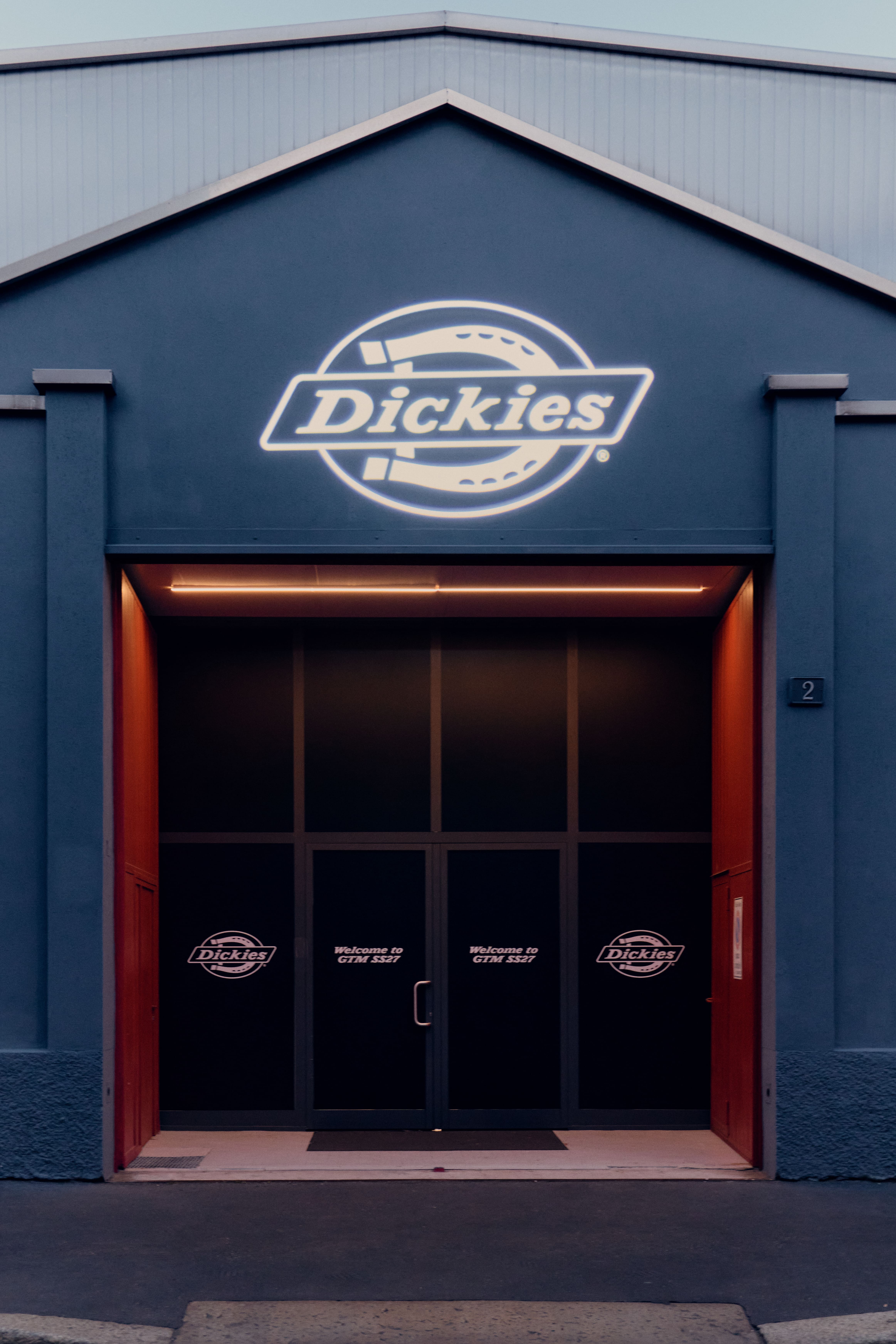Dickies Turns Milan Into a Workwear Playground for SS27 Dickies Turns Milan Into a Workwear Playground for SS27 Vanity Teen 虚荣青年