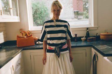 JACQUEMUS AND PAMELA ANDERSON TURN FAMILY LIFE INTO FASHION FANTASY JACQUEMUS AND PAMELA ANDERSON TURN FAMILY LIFE INTO FASHION FANTASY Vanity Teen 虚荣青年