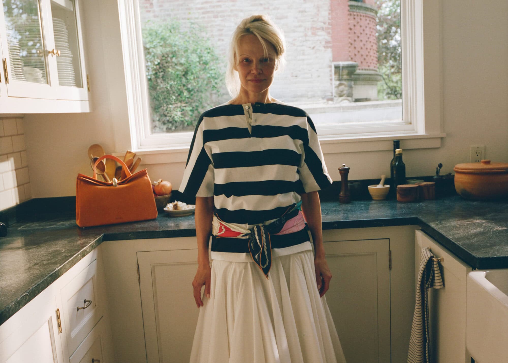 JACQUEMUS AND PAMELA ANDERSON TURN FAMILY LIFE INTO FASHION FANTASY JACQUEMUS AND PAMELA ANDERSON TURN FAMILY LIFE INTO FASHION FANTASY Vanity Teen 虚荣青年
