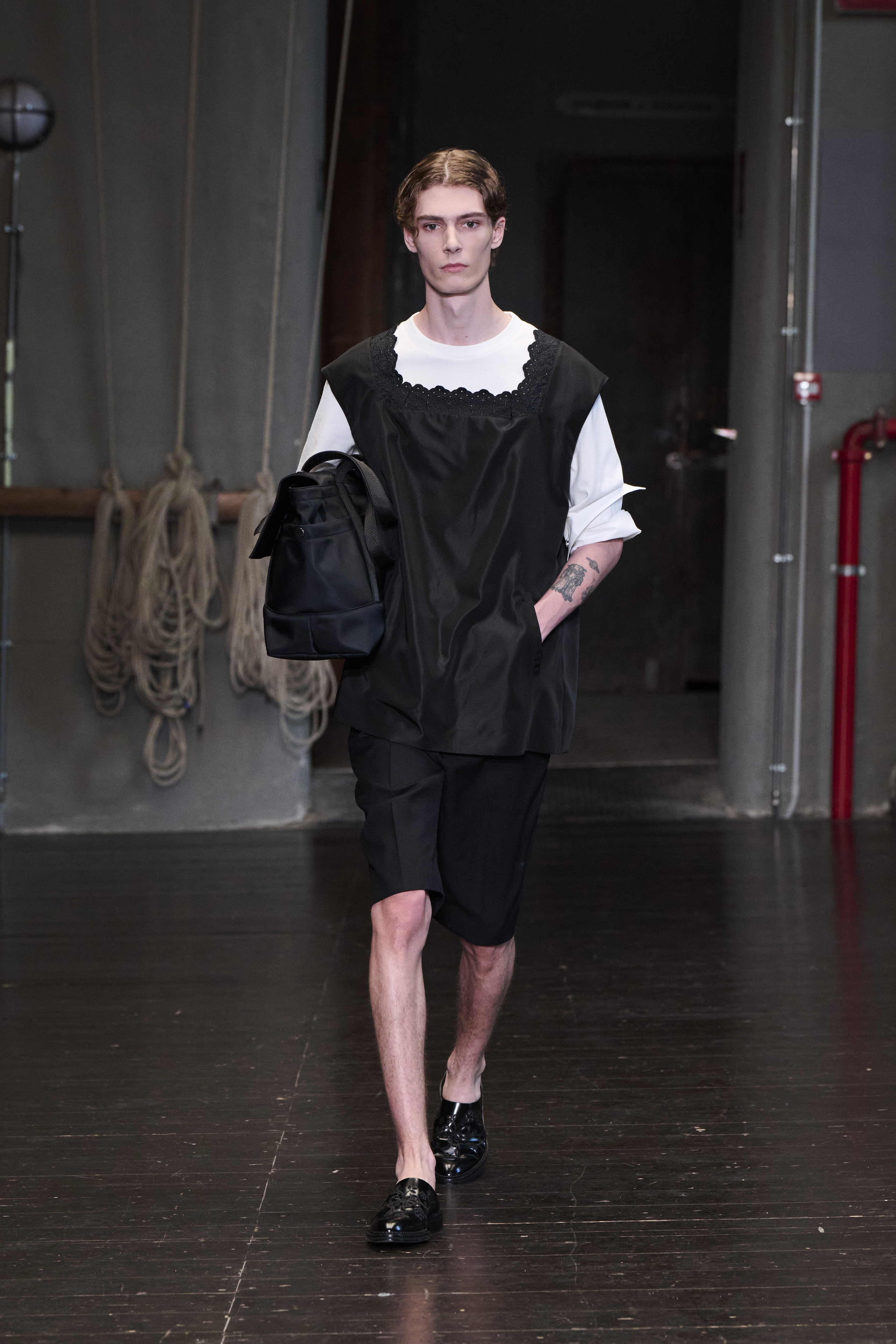 Simone Rocha brings a modern's man identity at Pitti Uomo for Spring Summer 2027 Vanity Teen 虚荣青年 Simone Rocha brings a modern's man identity at Pitti Uomo for Spring Summer 2027 Simone Rocha brings a modern's man identity at Pitti Uomo for Spring Summer 2027 Vanity Teen 虚荣青年
