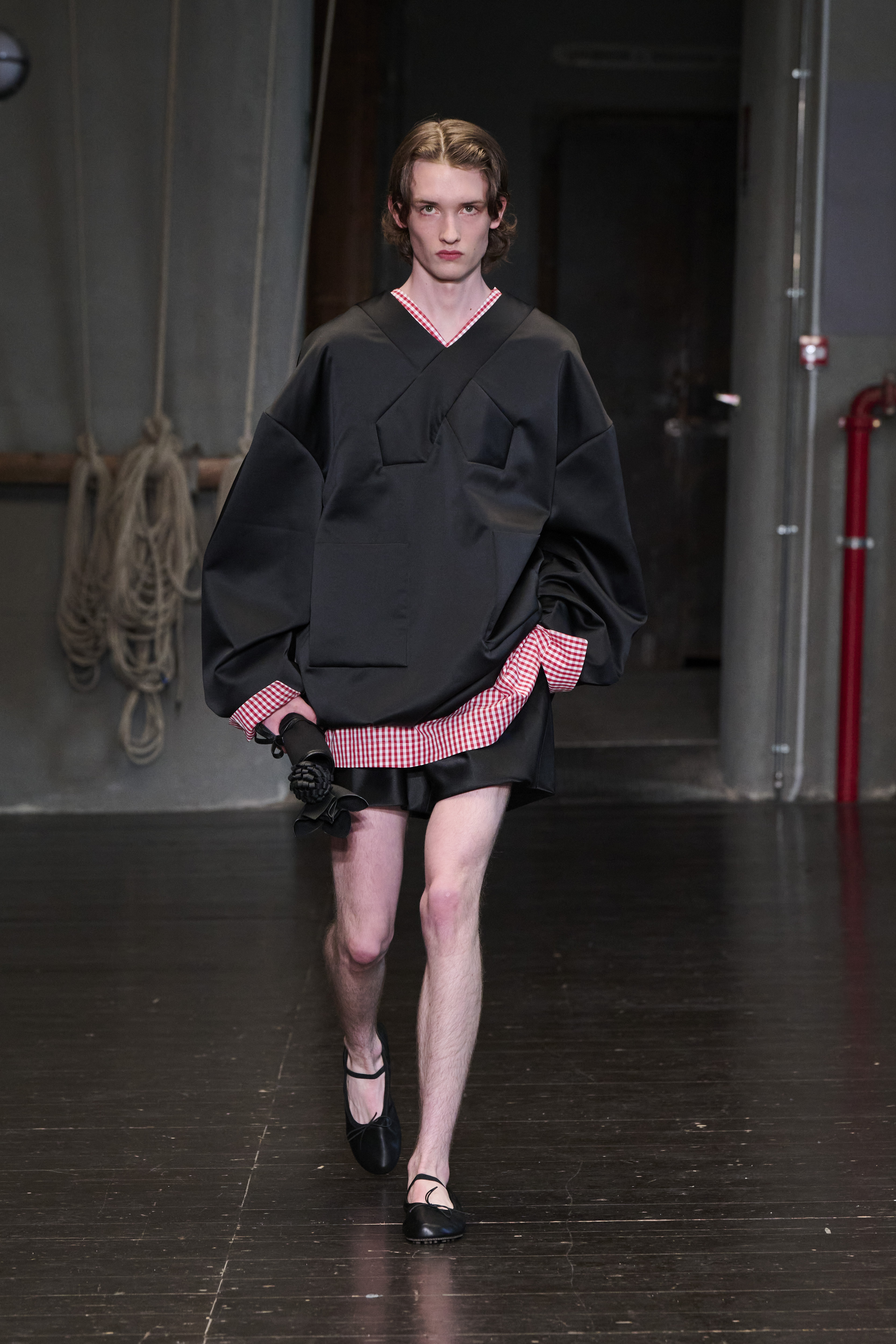 Simone Rocha brings a modern's man identity at Pitti Uomo for Spring Summer 2027 Vanity Teen 虚荣青年 Simone Rocha brings a modern's man identity at Pitti Uomo for Spring Summer 2027 Simone Rocha brings a modern's man identity at Pitti Uomo for Spring Summer 2027 Vanity Teen 虚荣青年