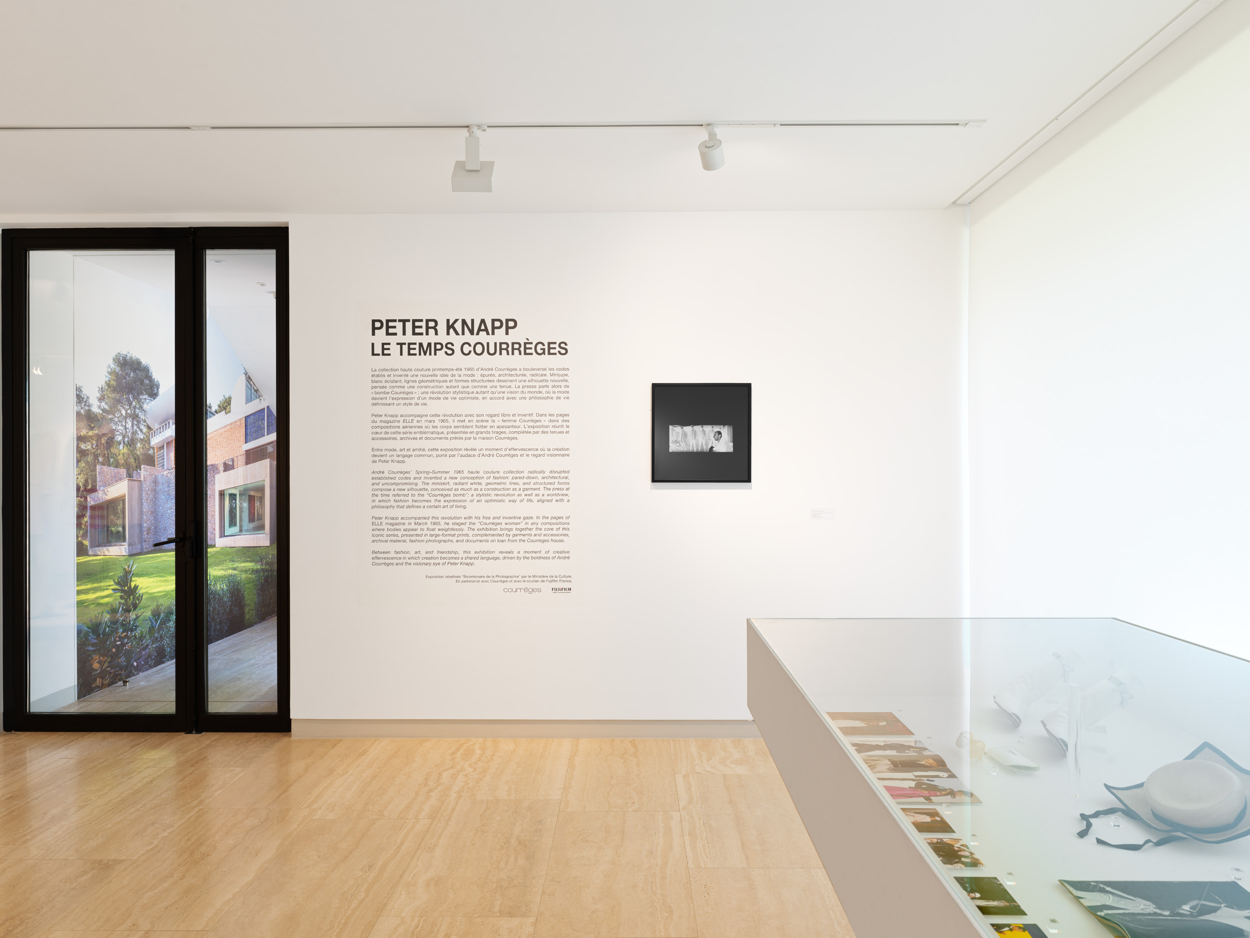 THE DAY FASHION LEARNED TO FLOAT - PETER KNAPP: LE TEMPS COURRÈGES THE DAY FASHION LEARNED TO FLOAT - PETER KNAPP: LE TEMPS COURRÈGES Vanity Teen 虚荣青年