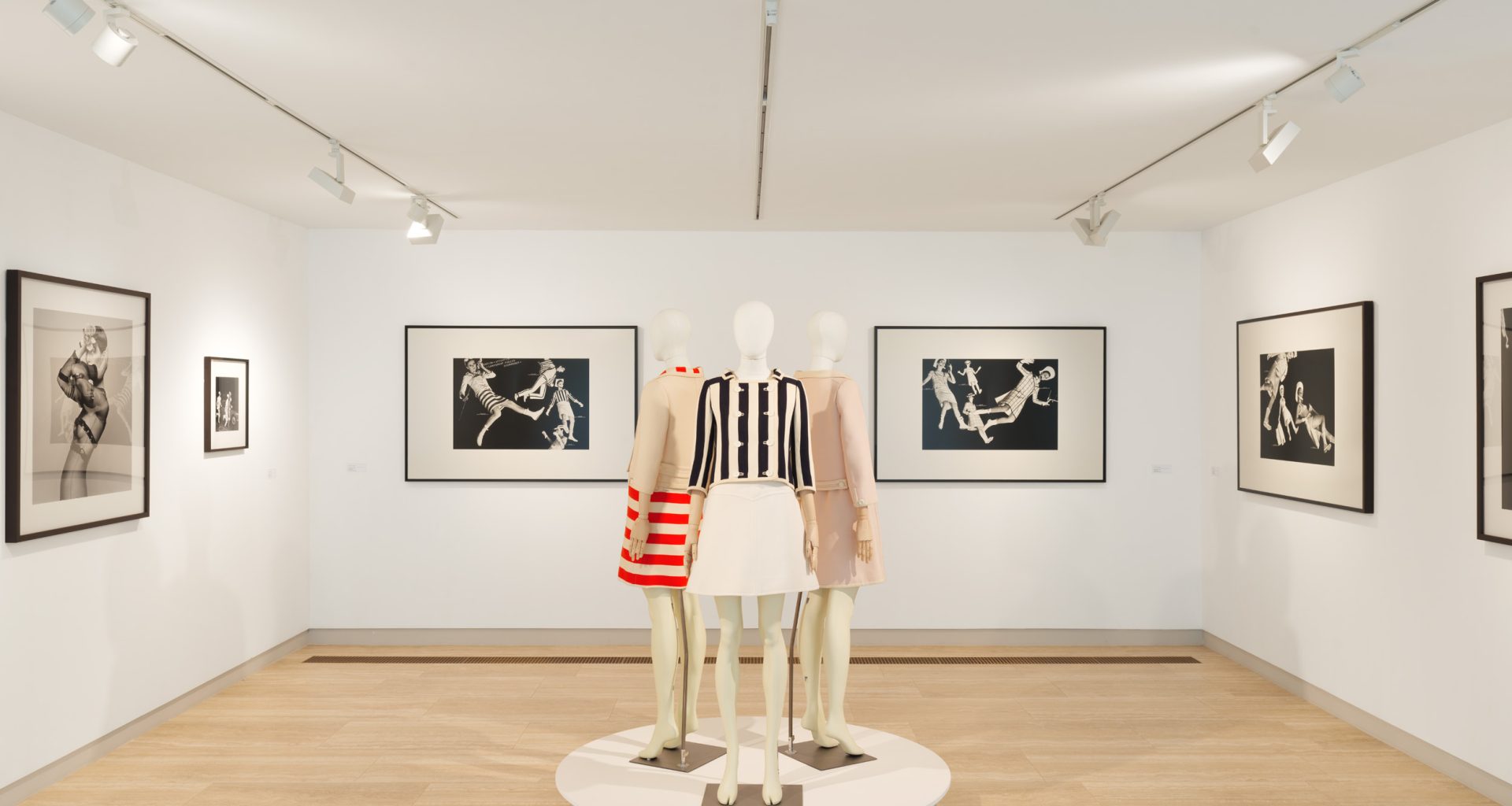 THE DAY FASHION LEARNED TO FLOAT - PETER KNAPP: LE TEMPS COURRÈGES THE DAY FASHION LEARNED TO FLOAT - PETER KNAPP: LE TEMPS COURRÈGES Vanity Teen 虚荣青年