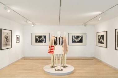 THE DAY FASHION LEARNED TO FLOAT - PETER KNAPP: LE TEMPS COURRÈGES THE DAY FASHION LEARNED TO FLOAT - PETER KNAPP: LE TEMPS COURRÈGES Vanity Teen 虚荣青年