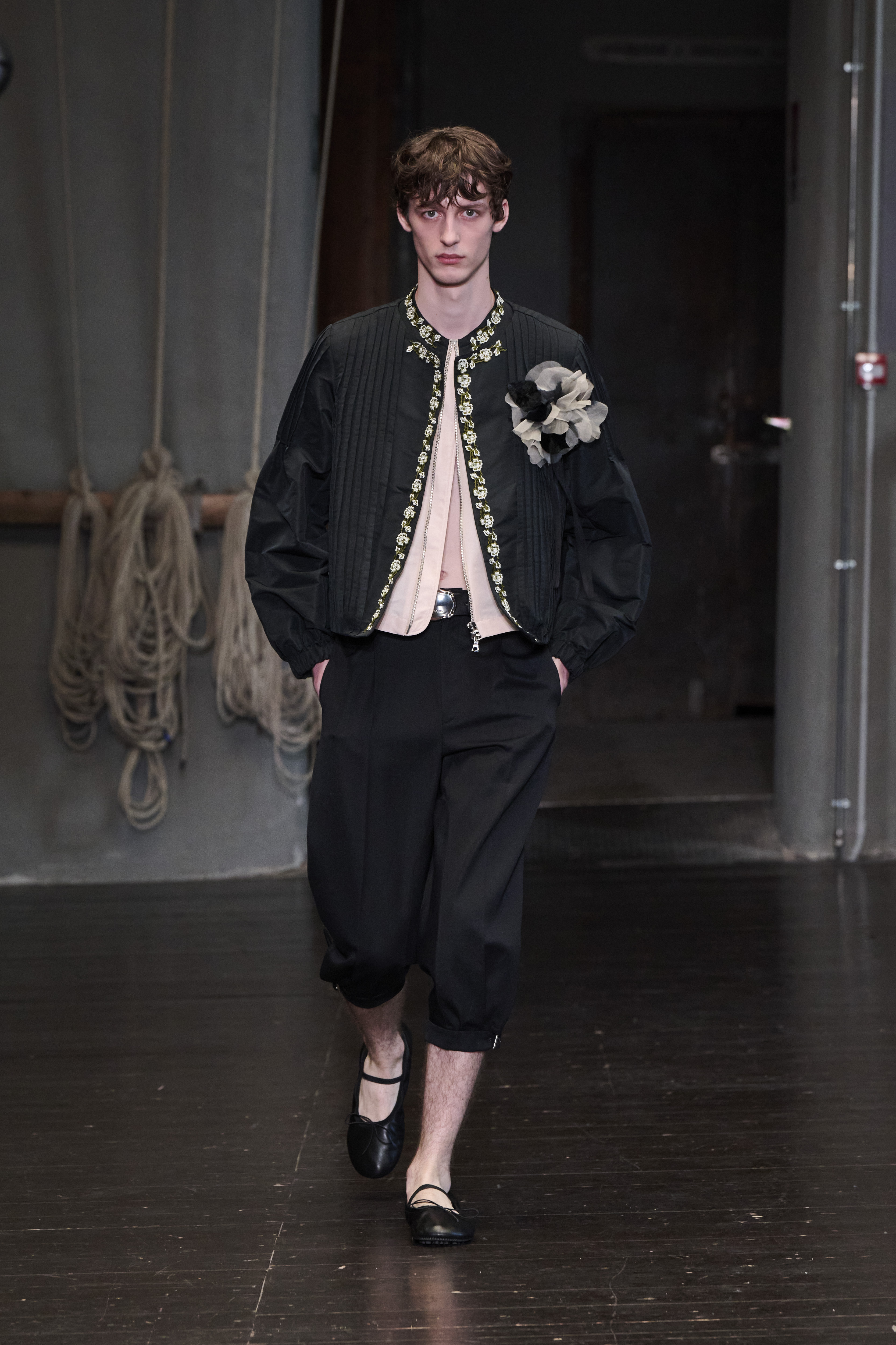 Simone Rocha brings a modern's man identity at Pitti Uomo for Spring Summer 2027 Vanity Teen 虚荣青年 Simone Rocha brings a modern's man identity at Pitti Uomo for Spring Summer 2027 Simone Rocha brings a modern's man identity at Pitti Uomo for Spring Summer 2027 Vanity Teen 虚荣青年