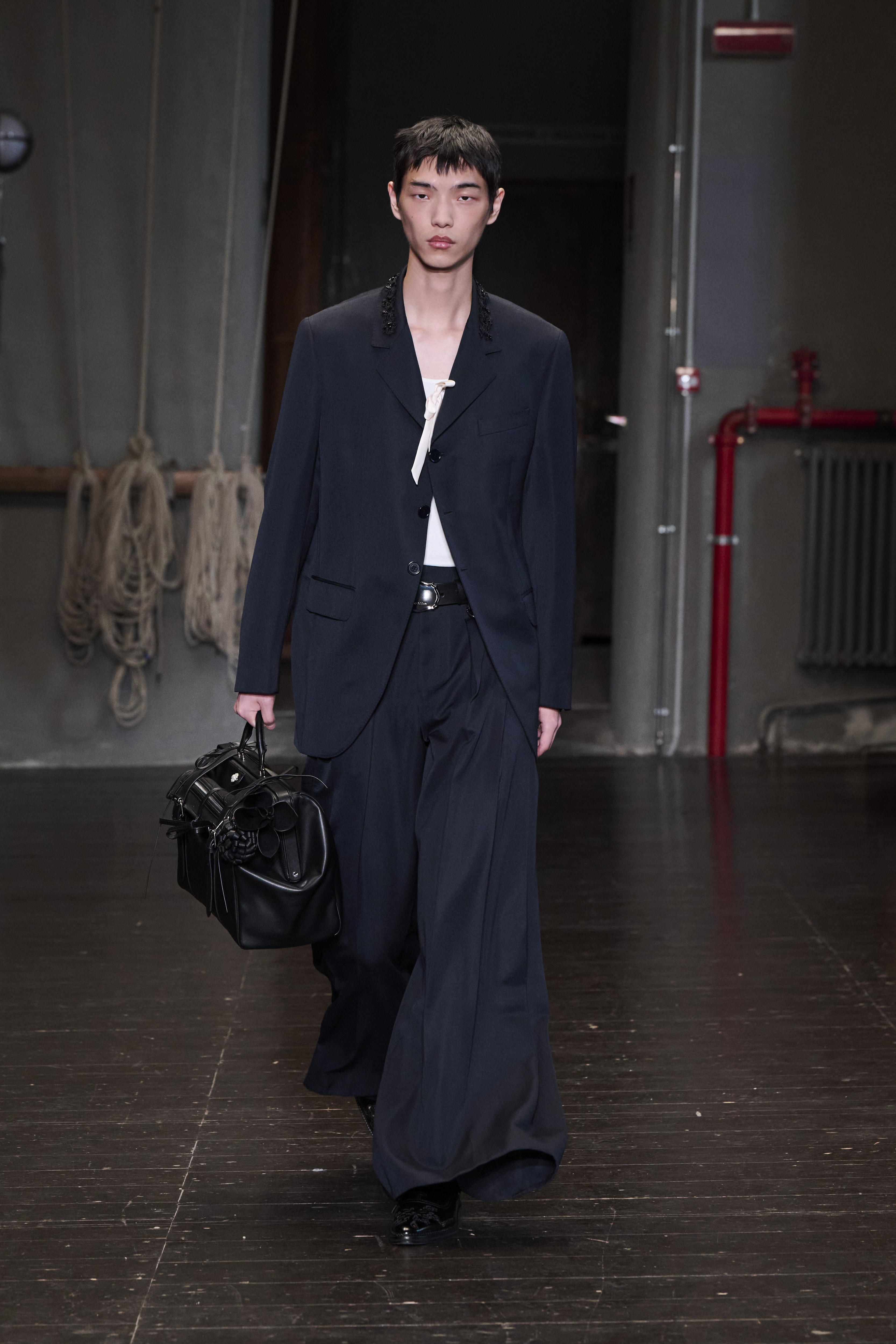 Simone Rocha brings a modern's man identity at Pitti Uomo for Spring Summer 2027 Vanity Teen 虚荣青年 Simone Rocha brings a modern's man identity at Pitti Uomo for Spring Summer 2027 Simone Rocha brings a modern's man identity at Pitti Uomo for Spring Summer 2027 Vanity Teen 虚荣青年