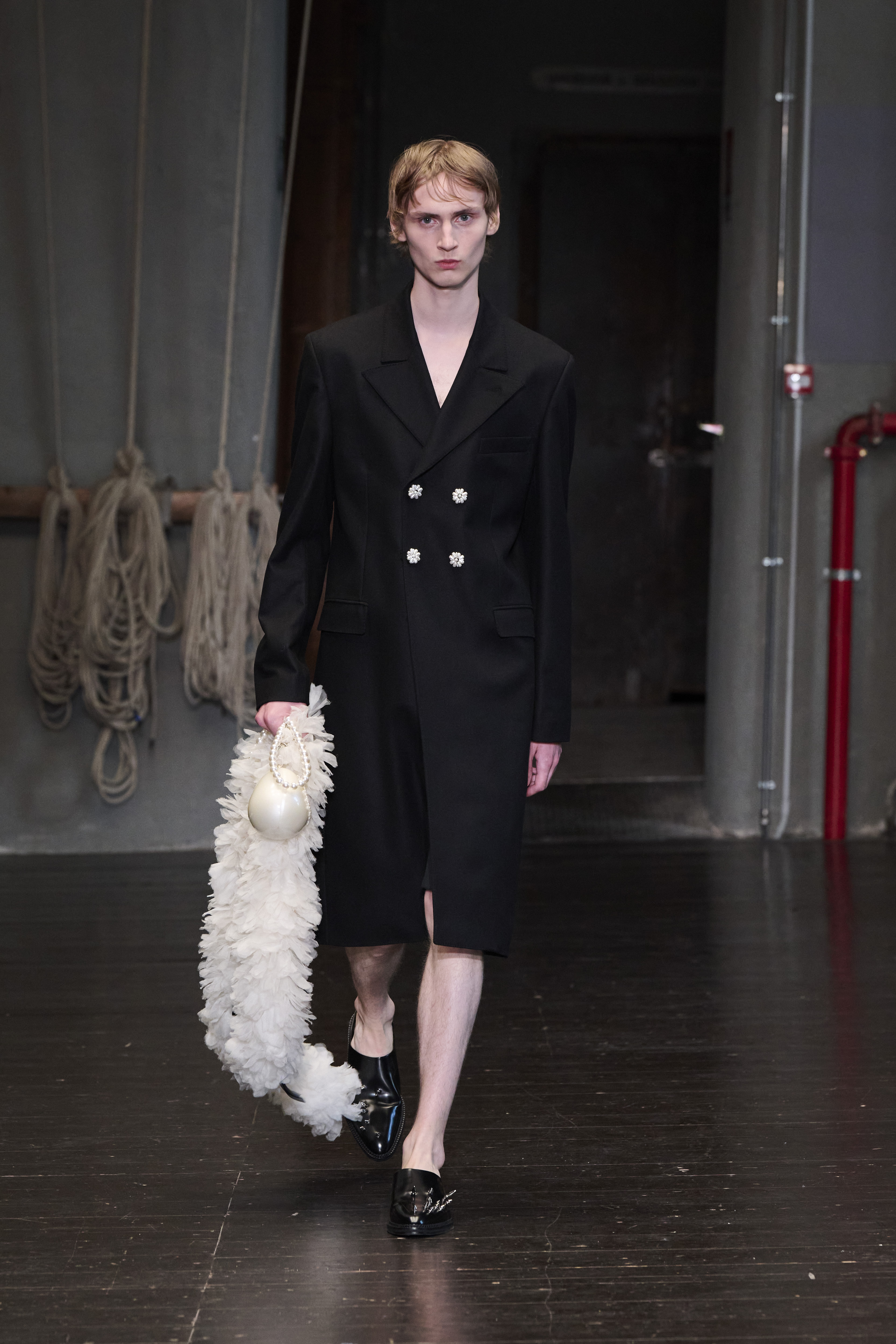 Simone Rocha brings a modern's man identity at Pitti Uomo for Spring Summer 2027 Vanity Teen 虚荣青年 Simone Rocha brings a modern's man identity at Pitti Uomo for Spring Summer 2027 Simone Rocha brings a modern's man identity at Pitti Uomo for Spring Summer 2027 Vanity Teen 虚荣青年
