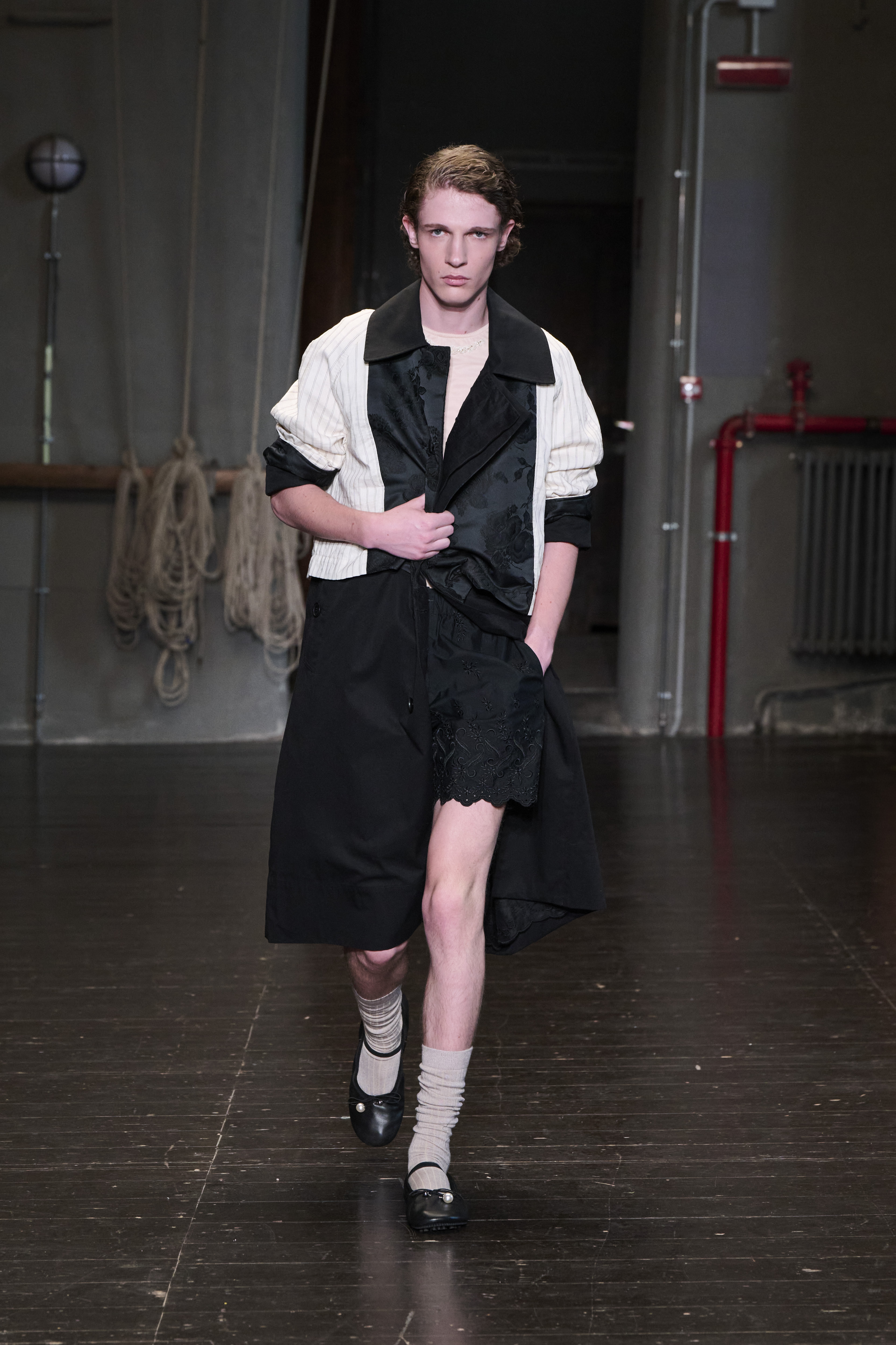 Simone Rocha brings a modern's man identity at Pitti Uomo for Spring Summer 2027 Vanity Teen 虚荣青年 Simone Rocha brings a modern's man identity at Pitti Uomo for Spring Summer 2027 Simone Rocha brings a modern's man identity at Pitti Uomo for Spring Summer 2027 Vanity Teen 虚荣青年