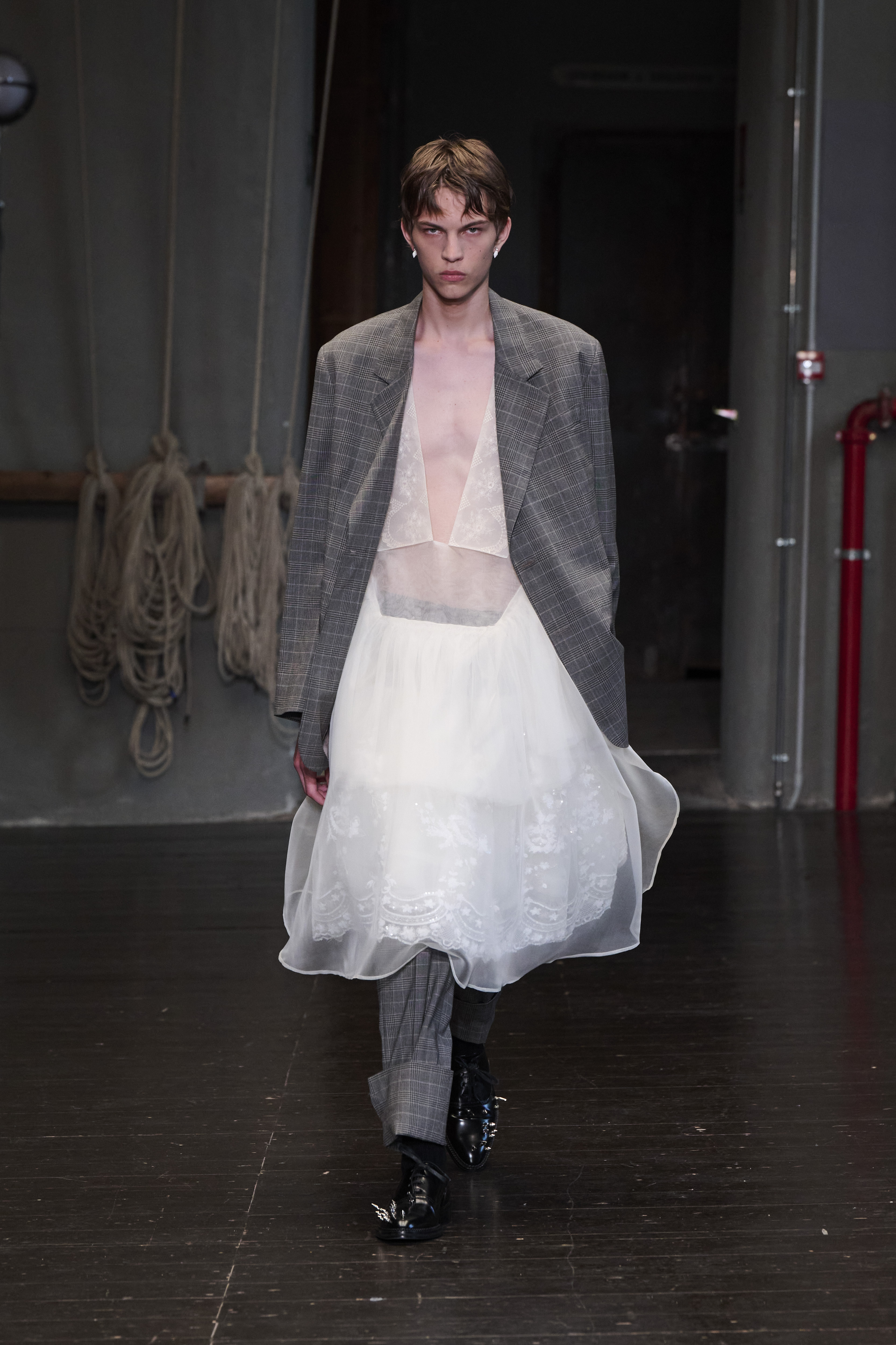 Simone Rocha brings a modern's man identity at Pitti Uomo for Spring Summer 2027 Vanity Teen 虚荣青年 Simone Rocha brings a modern's man identity at Pitti Uomo for Spring Summer 2027 Simone Rocha brings a modern's man identity at Pitti Uomo for Spring Summer 2027 Vanity Teen 虚荣青年