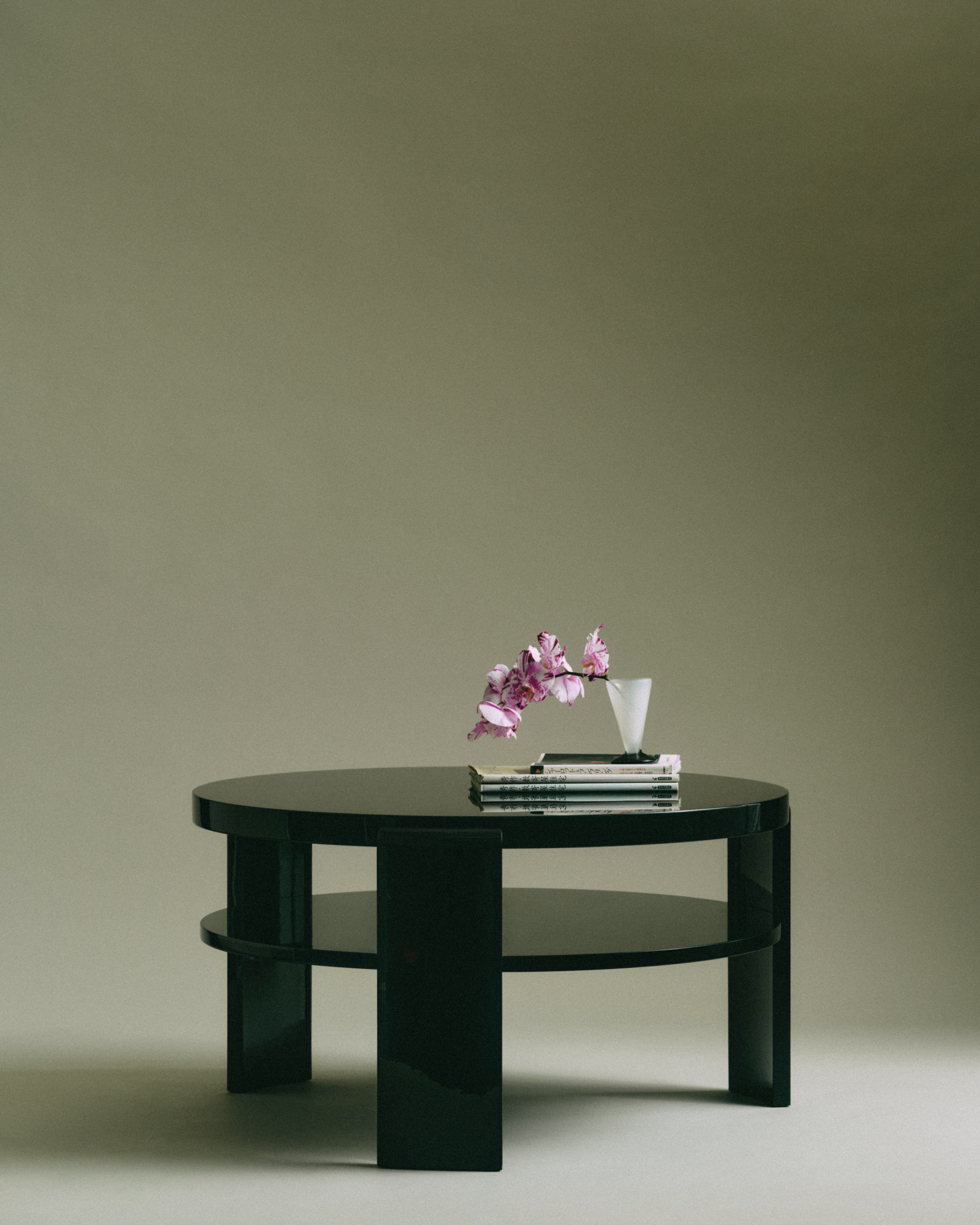 “STAY A LITTLE LONGER” — WHEN DESIGN REFUSES TO LET YOU LEAVE “STAY A LITTLE LONGER” — WHEN DESIGN REFUSES TO LET YOU LEAVE Vanity Teen 虚荣青年
