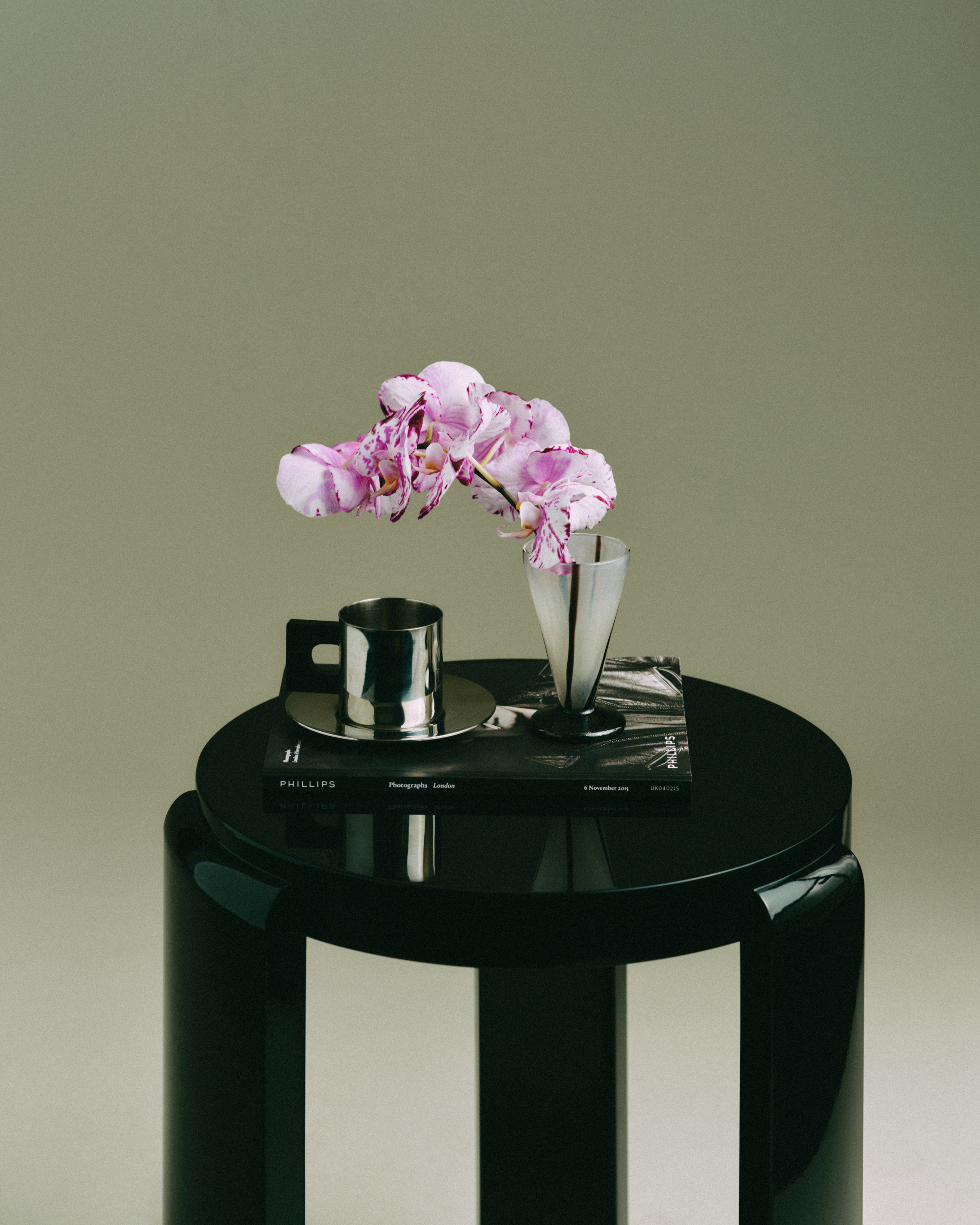 “STAY A LITTLE LONGER” — WHEN DESIGN REFUSES TO LET YOU LEAVE “STAY A LITTLE LONGER” — WHEN DESIGN REFUSES TO LET YOU LEAVE Vanity Teen 虚荣青年