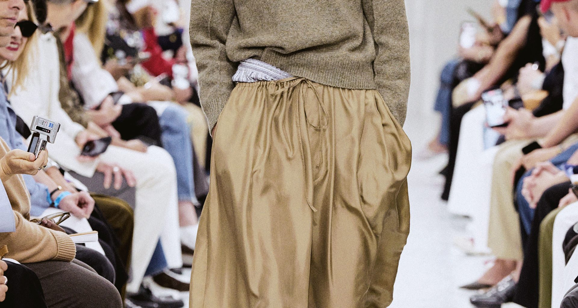 CELINE SPRING–SUMMER 2027: THE END OF THE UNIFORM CELINE SPRING–SUMMER 2027: THE END OF THE UNIFORM Vanity Teen 虚荣青年