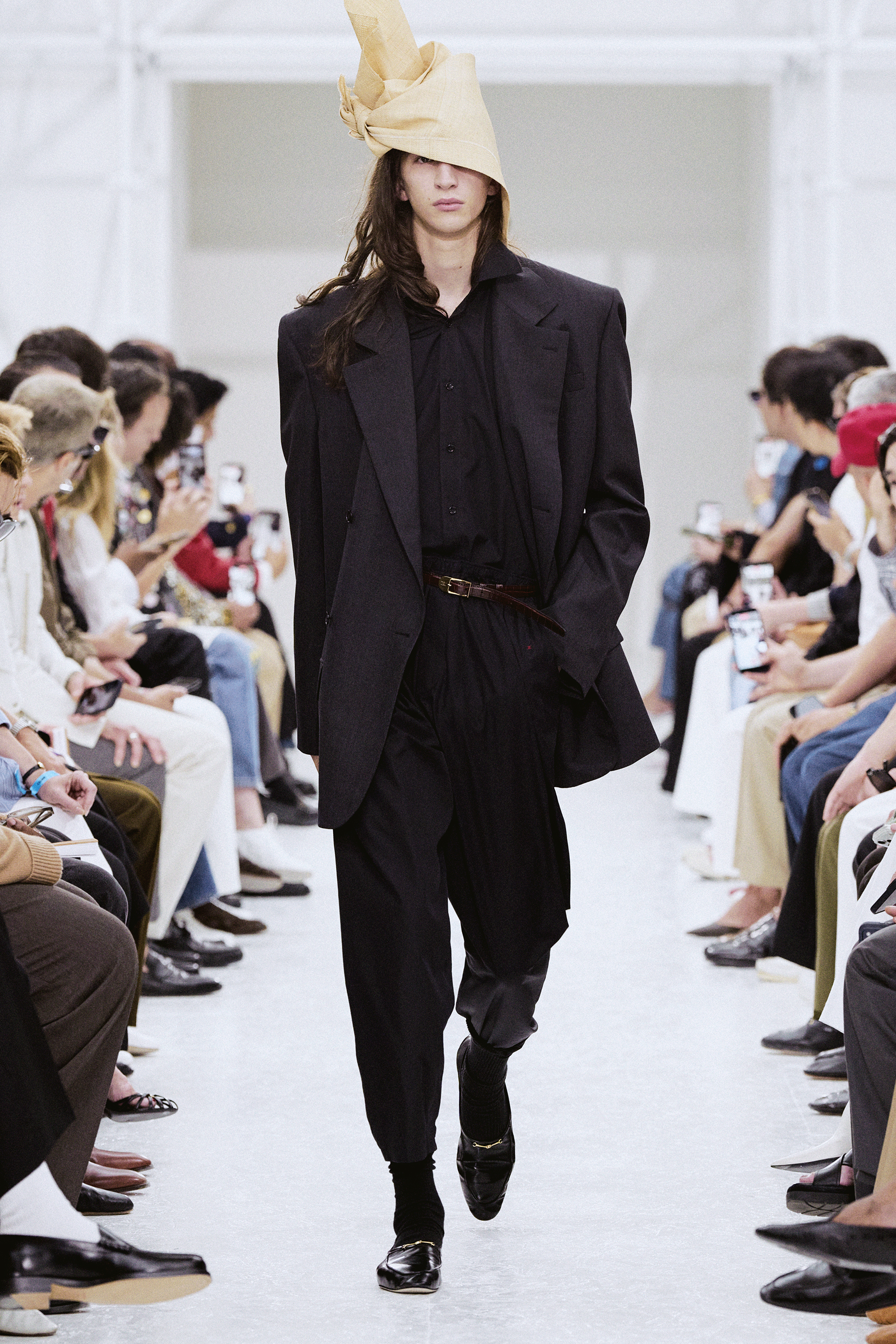 CELINE SPRING–SUMMER 2027: THE END OF THE UNIFORM CELINE SPRING–SUMMER 2027: THE END OF THE UNIFORM Vanity Teen 虚荣青年