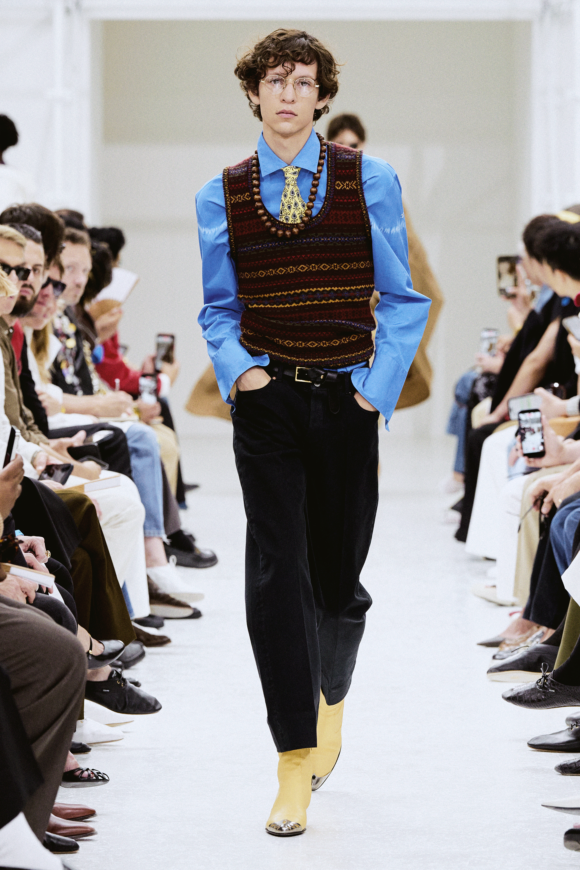 CELINE SPRING–SUMMER 2027: THE END OF THE UNIFORM CELINE SPRING–SUMMER 2027: THE END OF THE UNIFORM Vanity Teen 虚荣青年