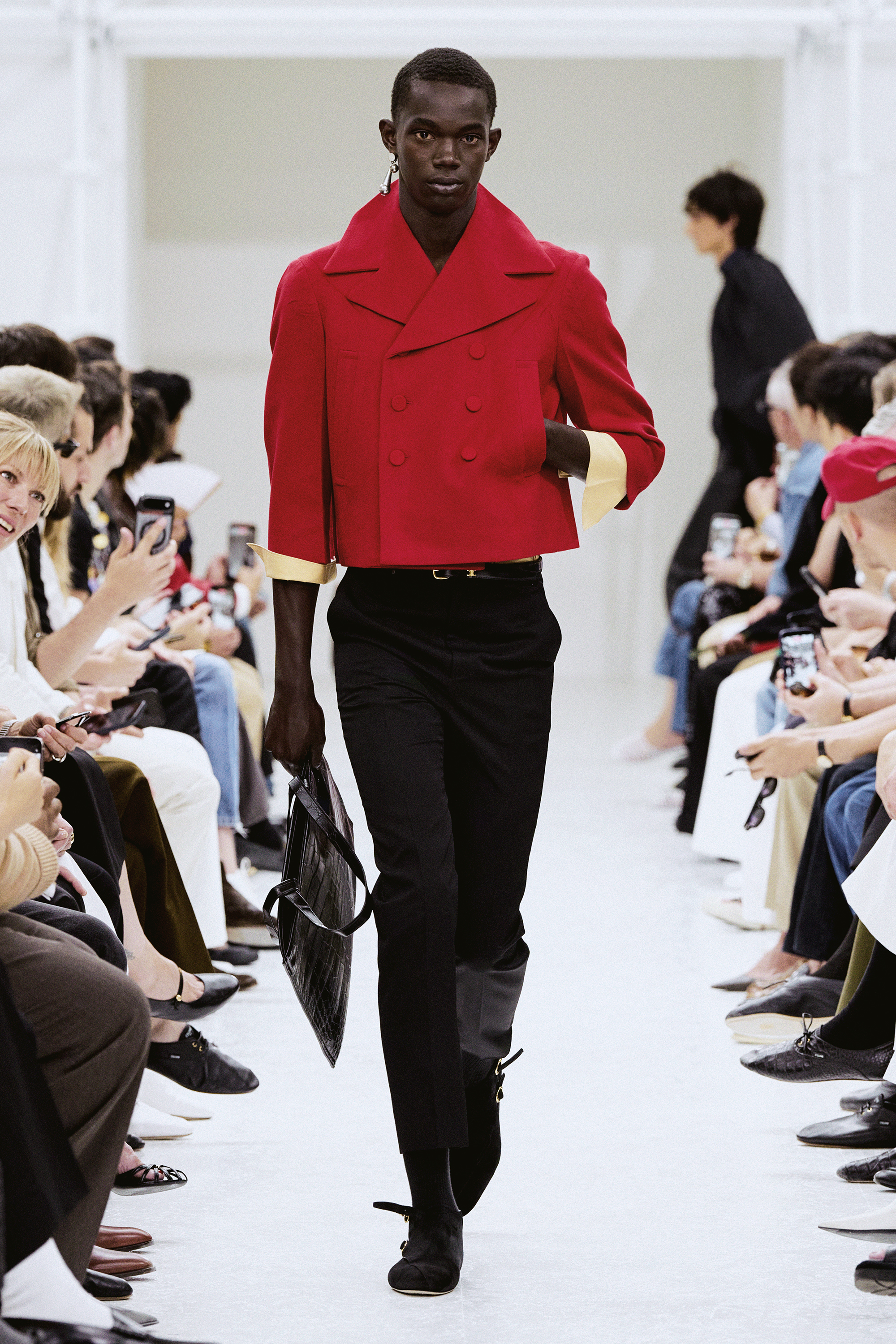 CELINE SPRING–SUMMER 2027: THE END OF THE UNIFORM CELINE SPRING–SUMMER 2027: THE END OF THE UNIFORM Vanity Teen 虚荣青年