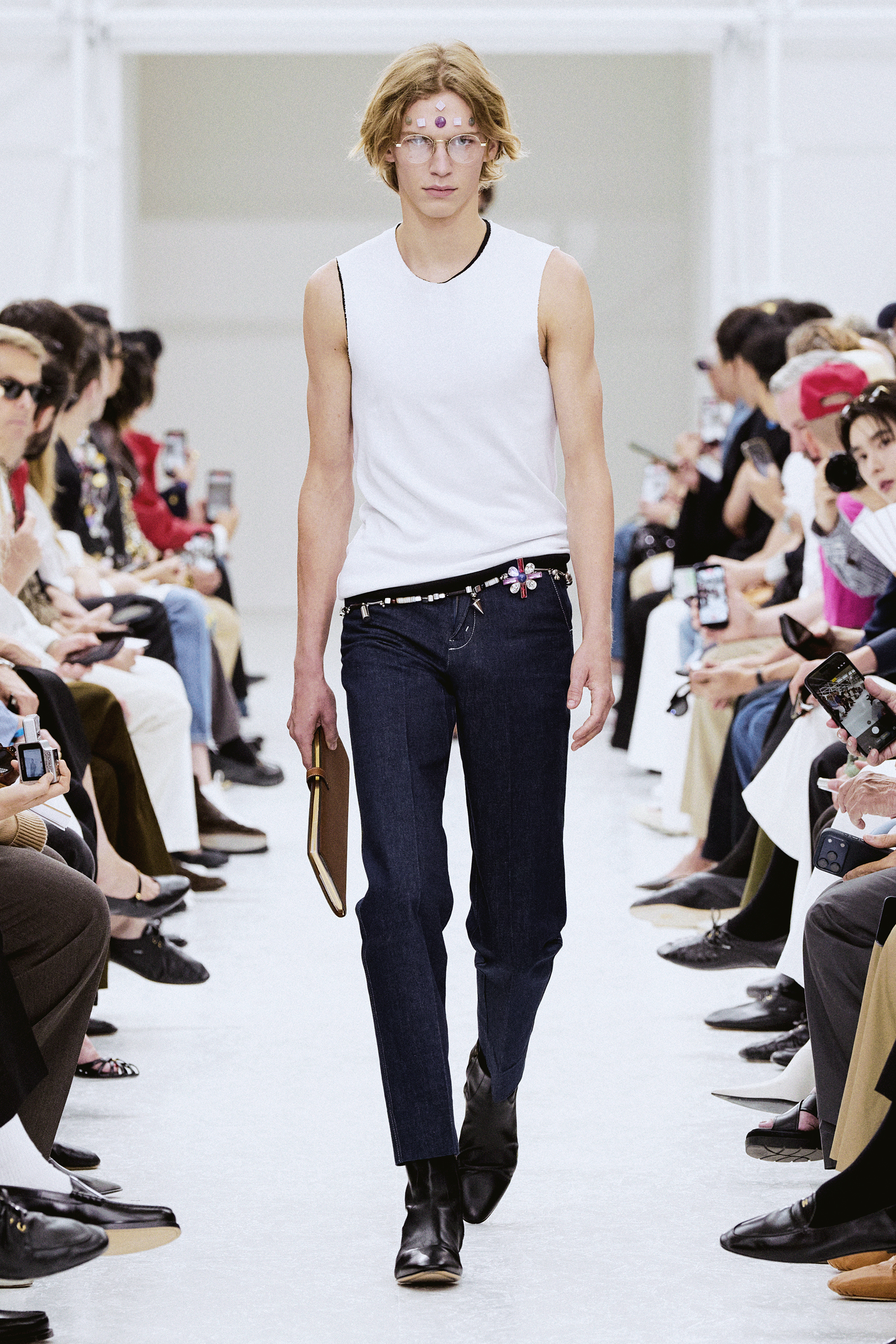 CELINE SPRING–SUMMER 2027: THE END OF THE UNIFORM CELINE SPRING–SUMMER 2027: THE END OF THE UNIFORM Vanity Teen 虚荣青年