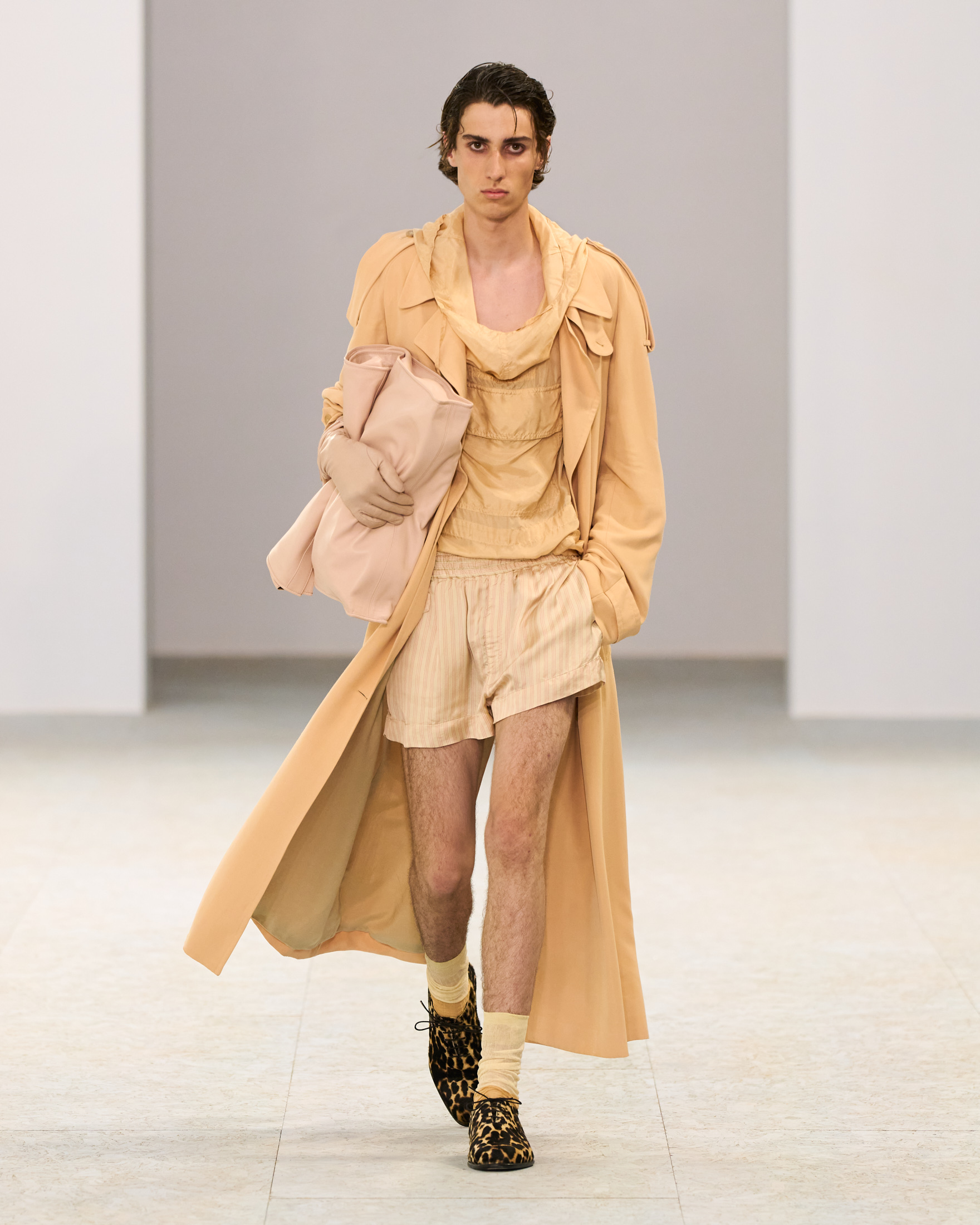 Dries Van Noten Spring Summer 2027 Menswear: The Poetry of Soft Power  Dries Van Noten Spring Summer 2027 Menswear: The Poetry of Soft Power  Vanity Teen 虚荣青年