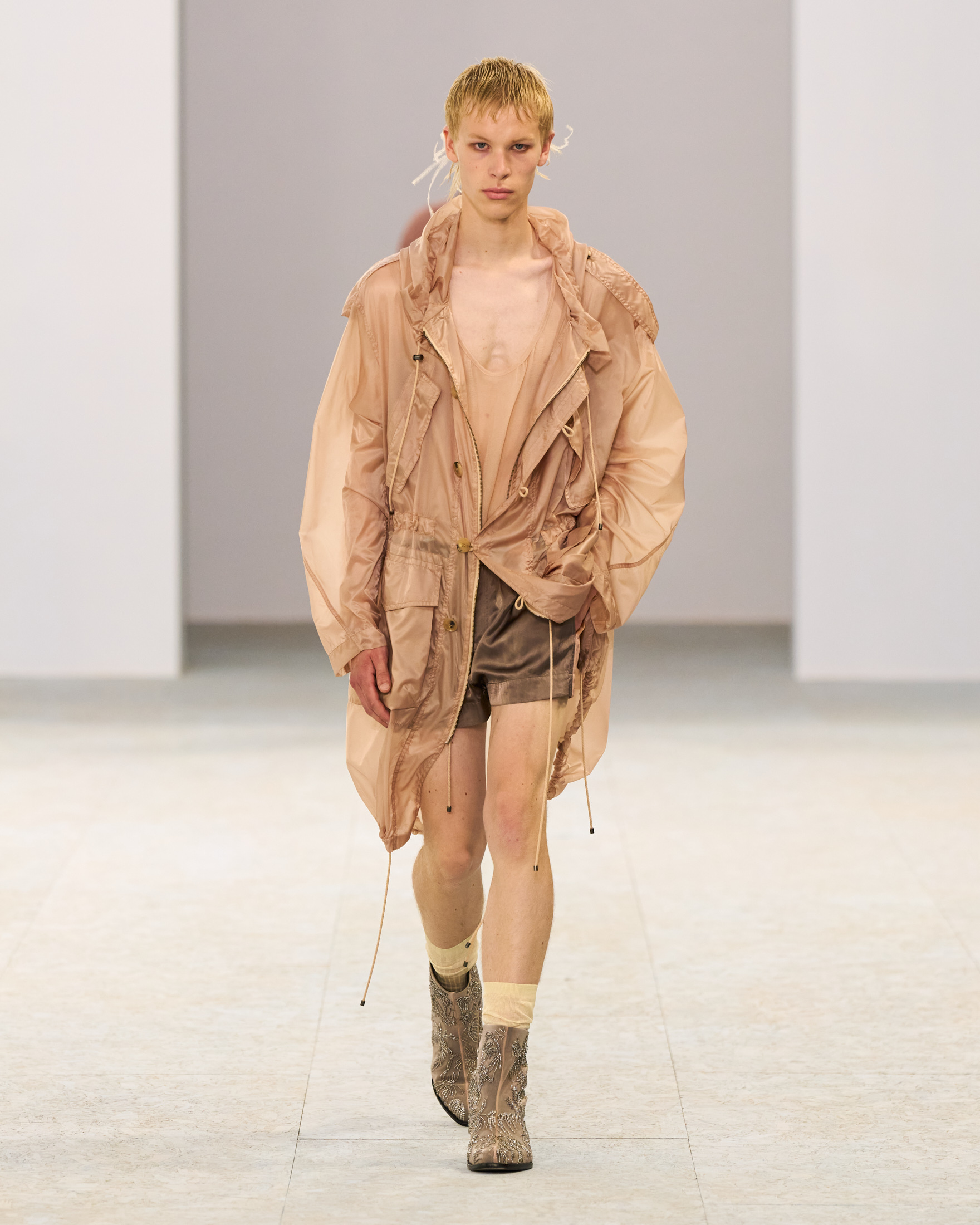 Dries Van Noten Spring Summer 2027 Menswear: The Poetry of Soft Power  Dries Van Noten Spring Summer 2027 Menswear: The Poetry of Soft Power  Vanity Teen 虚荣青年