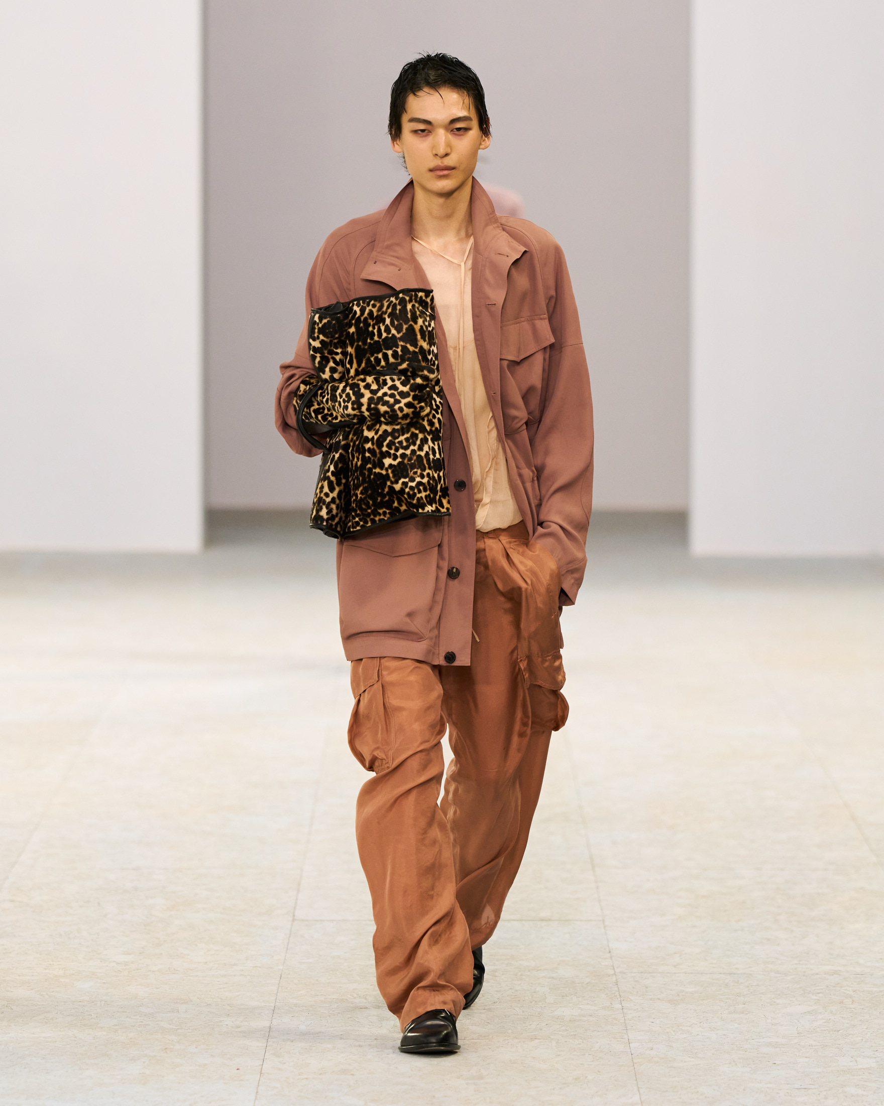 Dries Van Noten Spring Summer 2027 Menswear: The Poetry of Soft Power  Dries Van Noten Spring Summer 2027 Menswear: The Poetry of Soft Power  Vanity Teen 虚荣青年