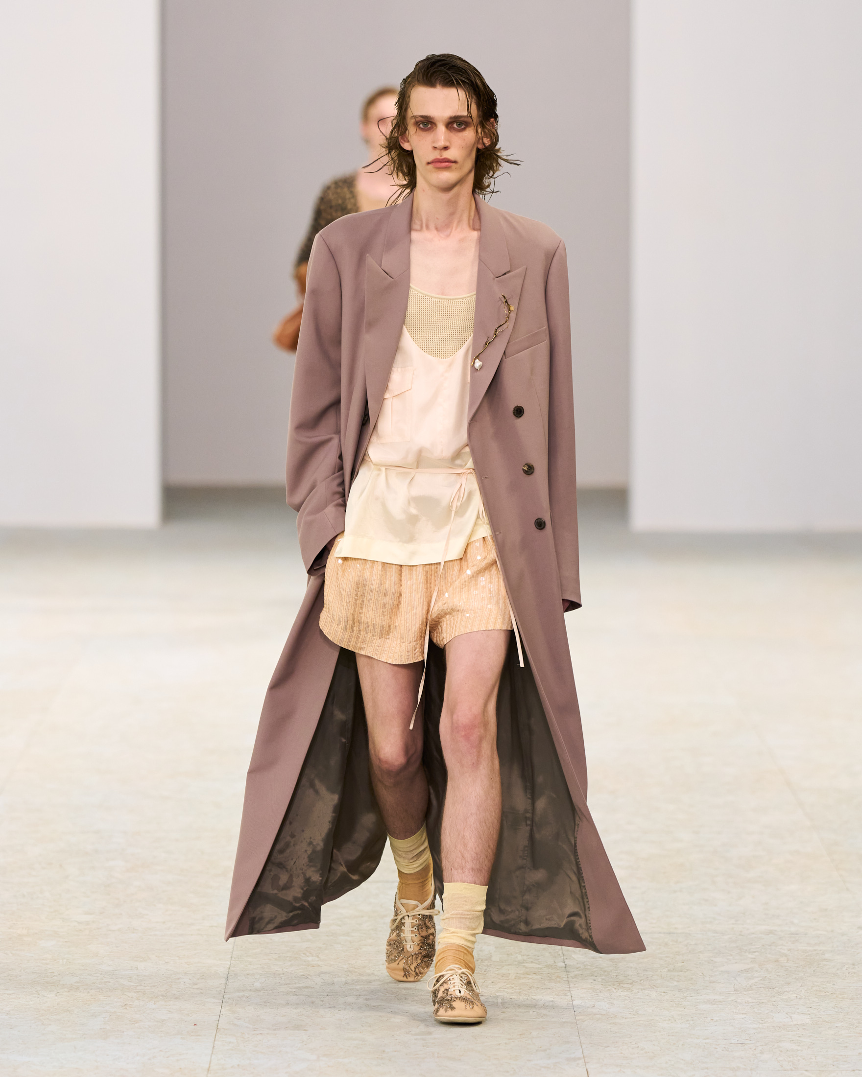 Dries Van Noten Spring Summer 2027 Menswear: The Poetry of Soft Power  Dries Van Noten Spring Summer 2027 Menswear: The Poetry of Soft Power  Vanity Teen 虚荣青年