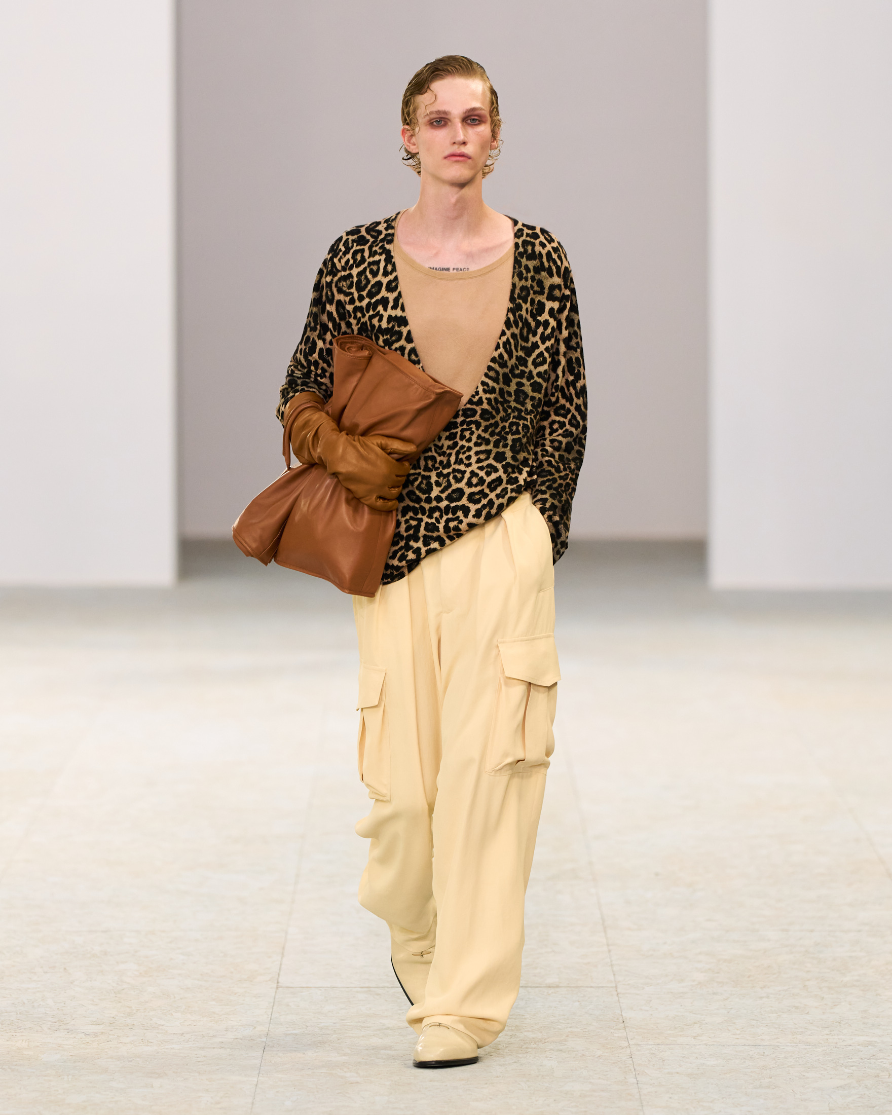 Dries Van Noten Spring Summer 2027 Menswear: The Poetry of Soft Power  Dries Van Noten Spring Summer 2027 Menswear: The Poetry of Soft Power  Vanity Teen 虚荣青年