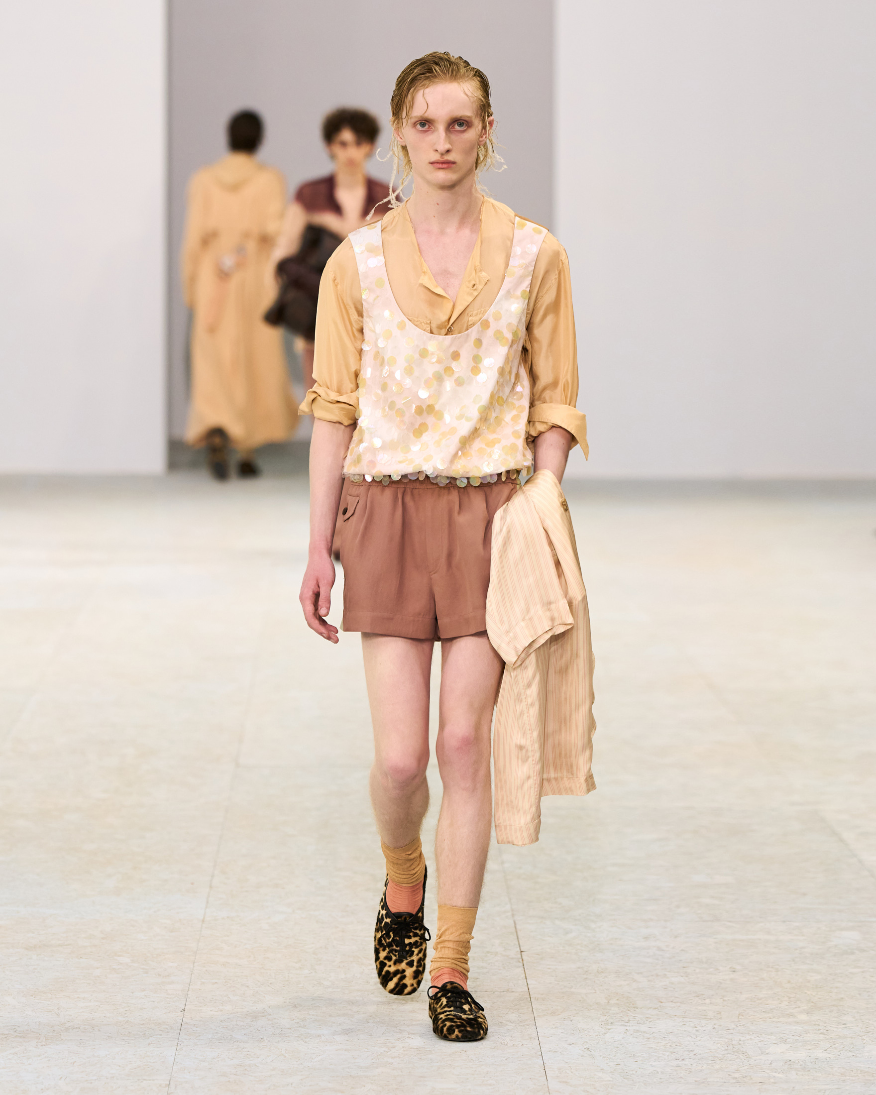 Dries Van Noten Spring Summer 2027 Menswear: The Poetry of Soft Power  Dries Van Noten Spring Summer 2027 Menswear: The Poetry of Soft Power  Vanity Teen 虚荣青年