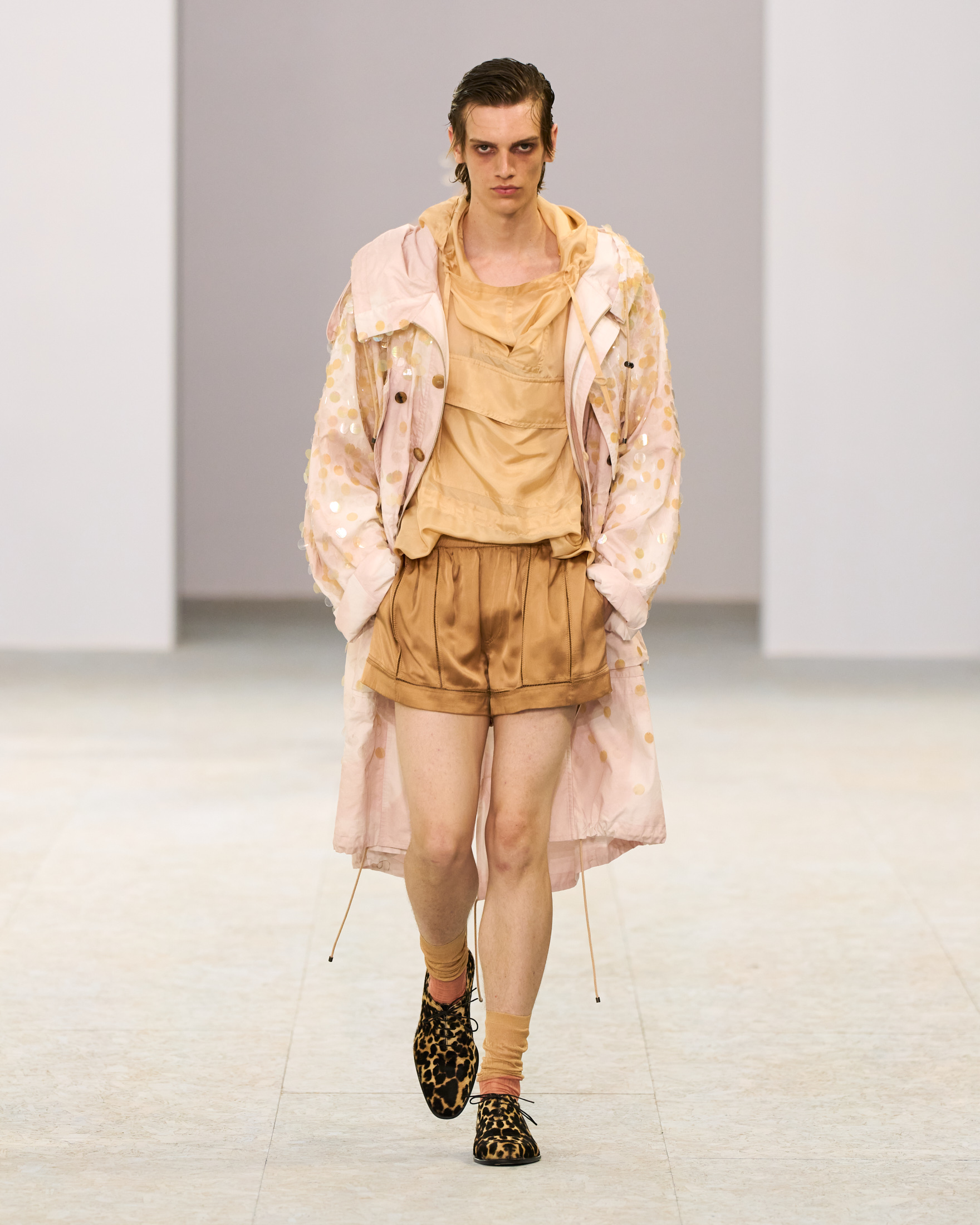 Dries Van Noten Spring Summer 2027 Menswear: The Poetry of Soft Power  Dries Van Noten Spring Summer 2027 Menswear: The Poetry of Soft Power  Vanity Teen 虚荣青年