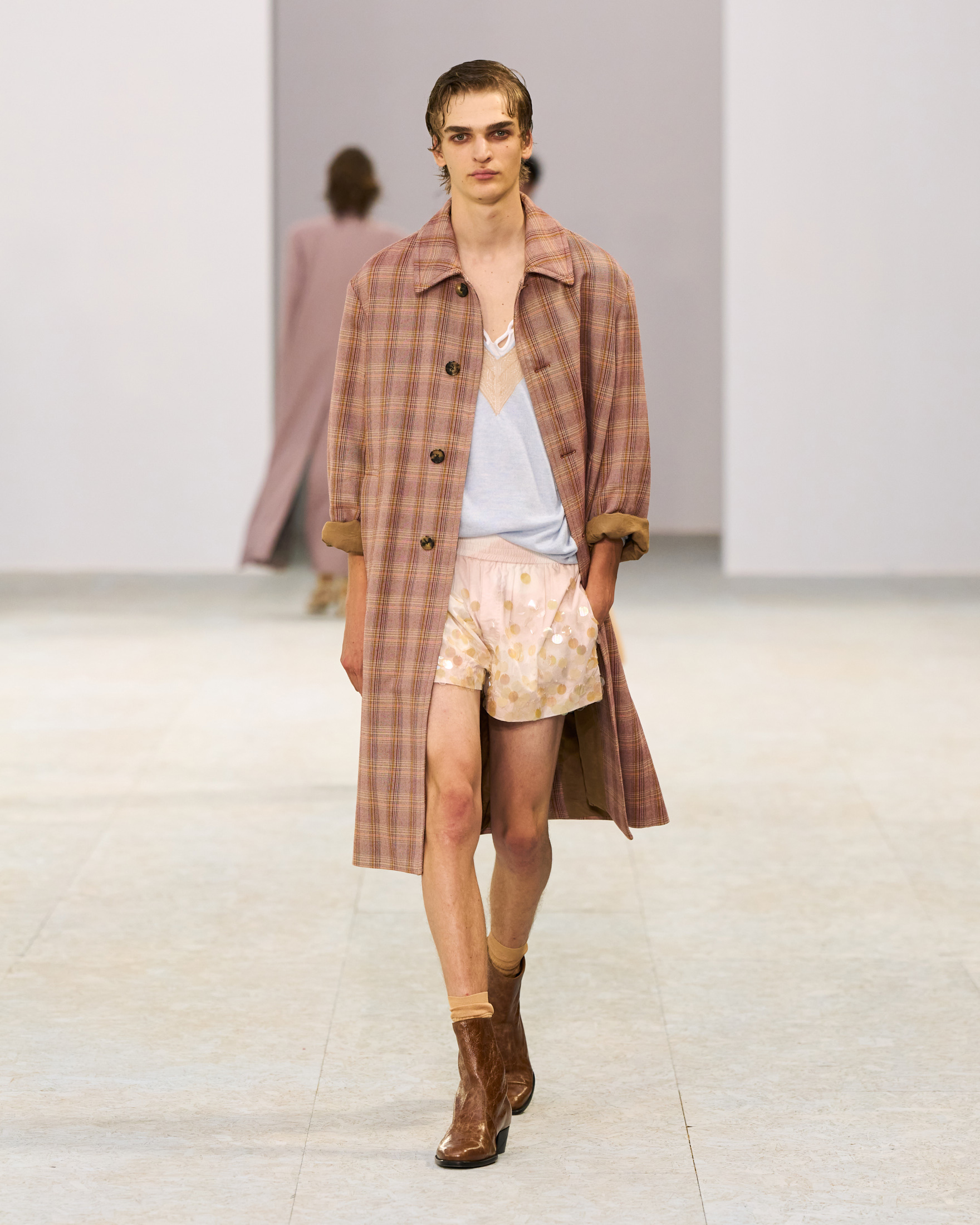 Dries Van Noten Spring Summer 2027 Menswear: The Poetry of Soft Power  Dries Van Noten Spring Summer 2027 Menswear: The Poetry of Soft Power  Vanity Teen 虚荣青年
