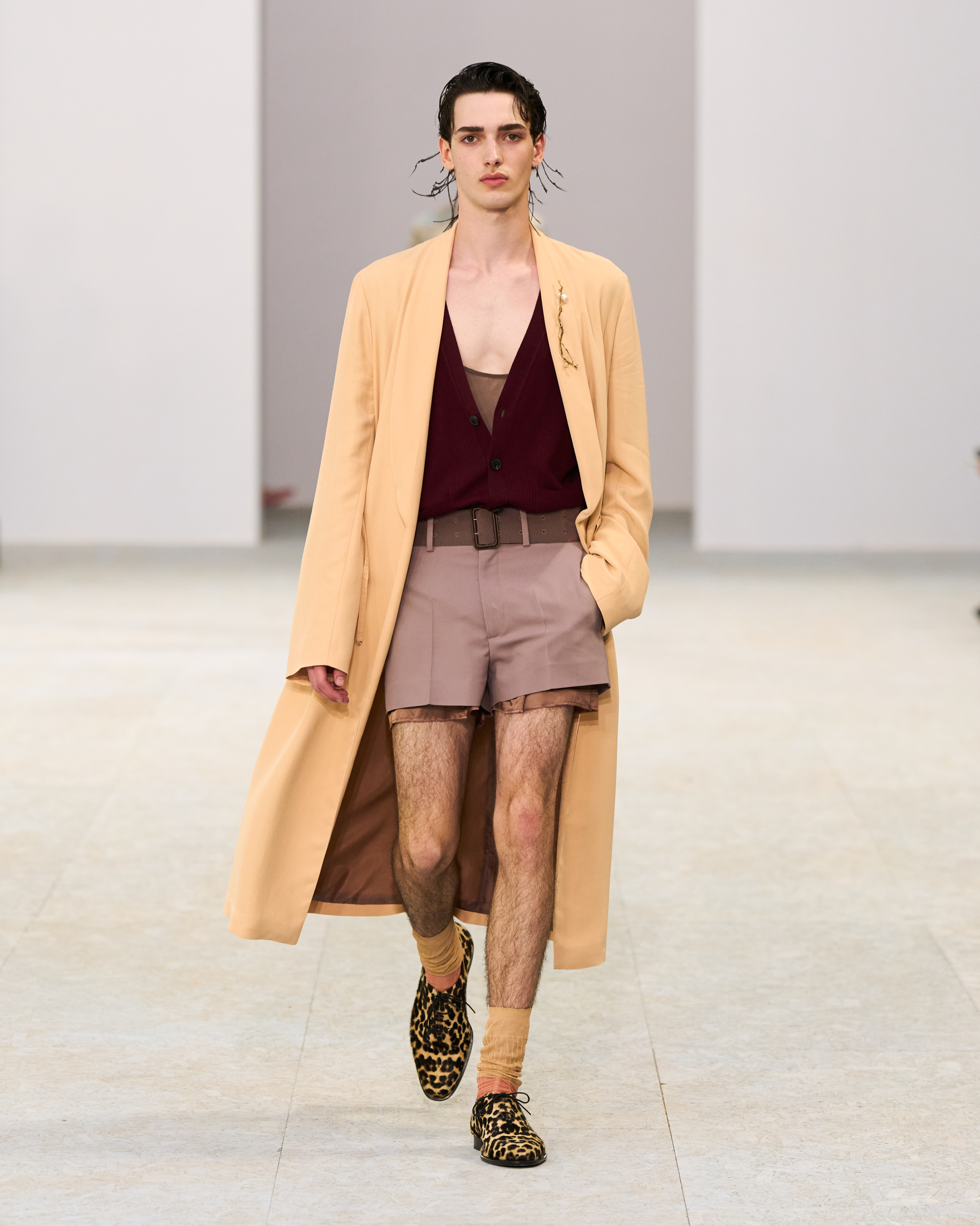 Dries Van Noten Spring Summer 2027 Menswear: The Poetry of Soft Power  Dries Van Noten Spring Summer 2027 Menswear: The Poetry of Soft Power  Vanity Teen 虚荣青年