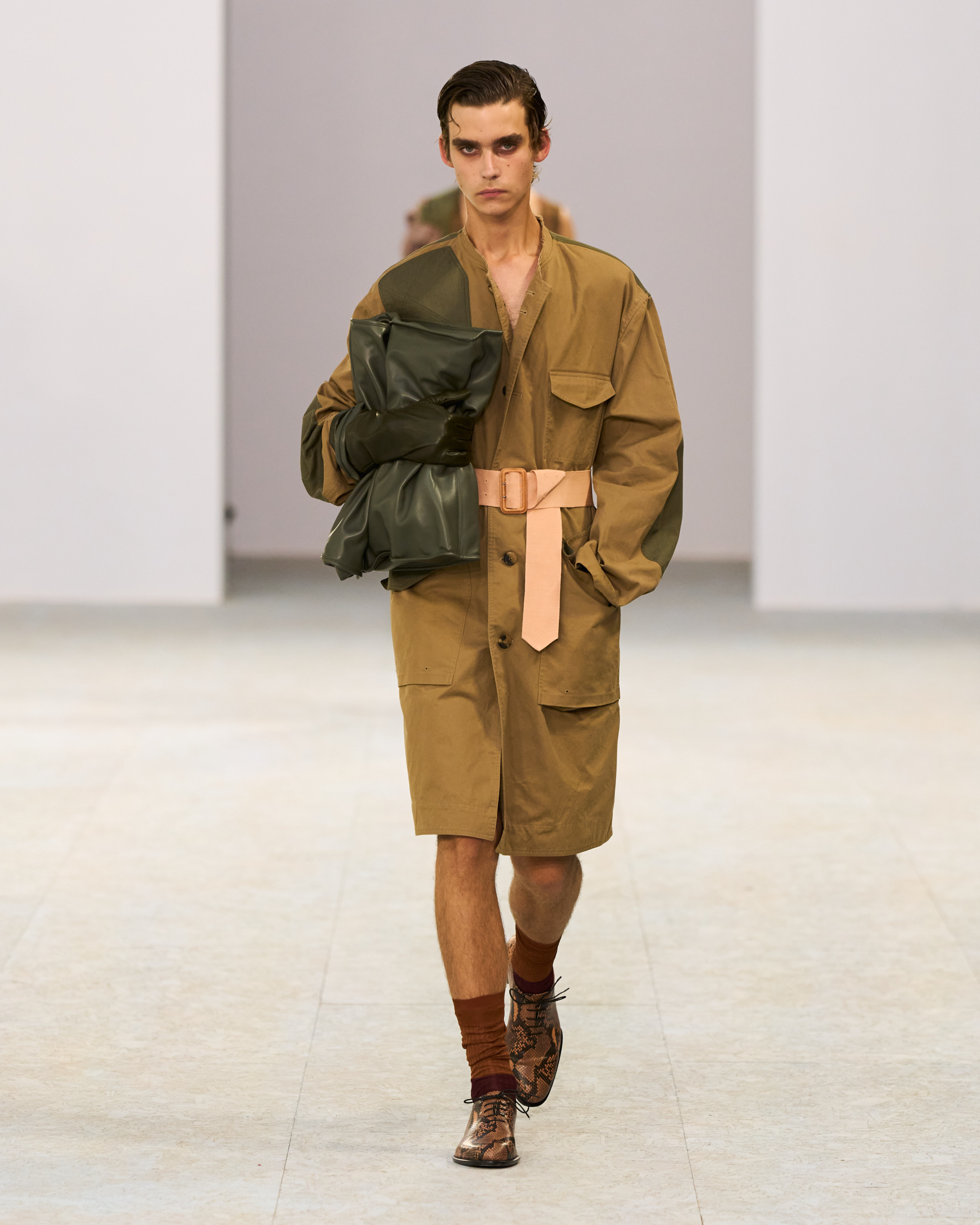 Dries Van Noten Spring Summer 2027 Menswear: The Poetry of Soft Power  Dries Van Noten Spring Summer 2027 Menswear: The Poetry of Soft Power  Vanity Teen 虚荣青年