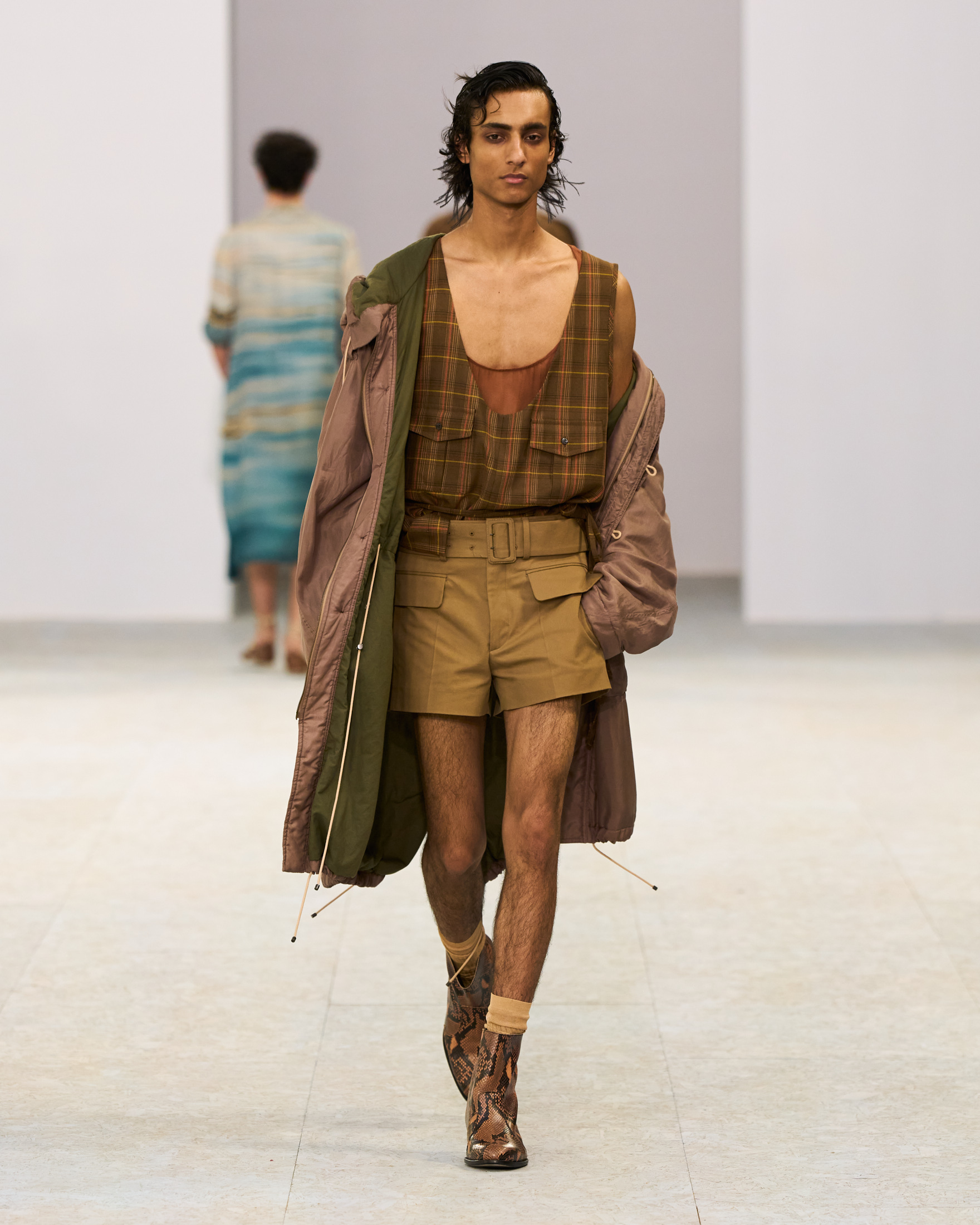 Dries Van Noten Spring Summer 2027 Menswear: The Poetry of Soft Power  Dries Van Noten Spring Summer 2027 Menswear: The Poetry of Soft Power  Vanity Teen 虚荣青年