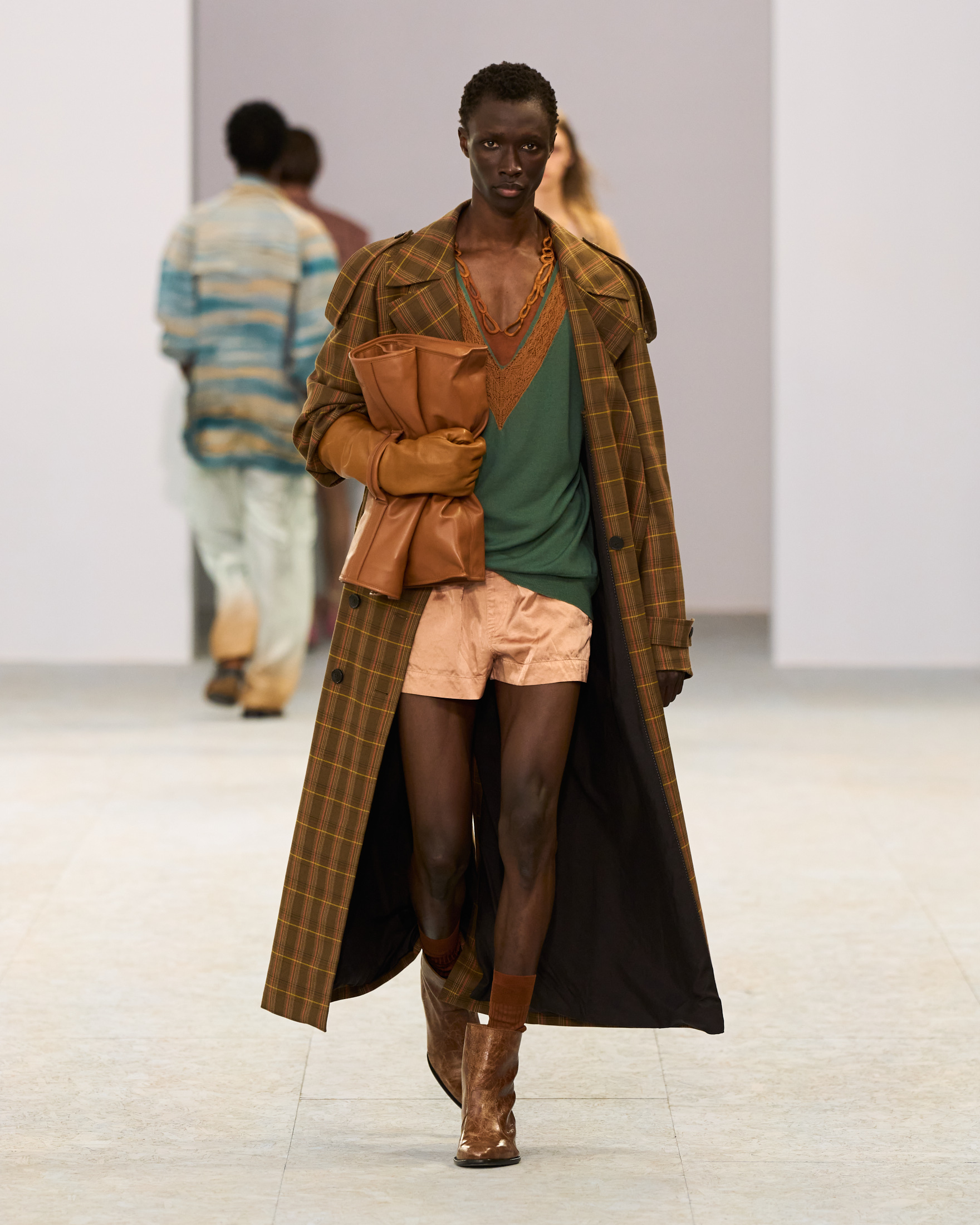 Dries Van Noten Spring Summer 2027 Menswear: The Poetry of Soft Power  Dries Van Noten Spring Summer 2027 Menswear: The Poetry of Soft Power  Vanity Teen 虚荣青年