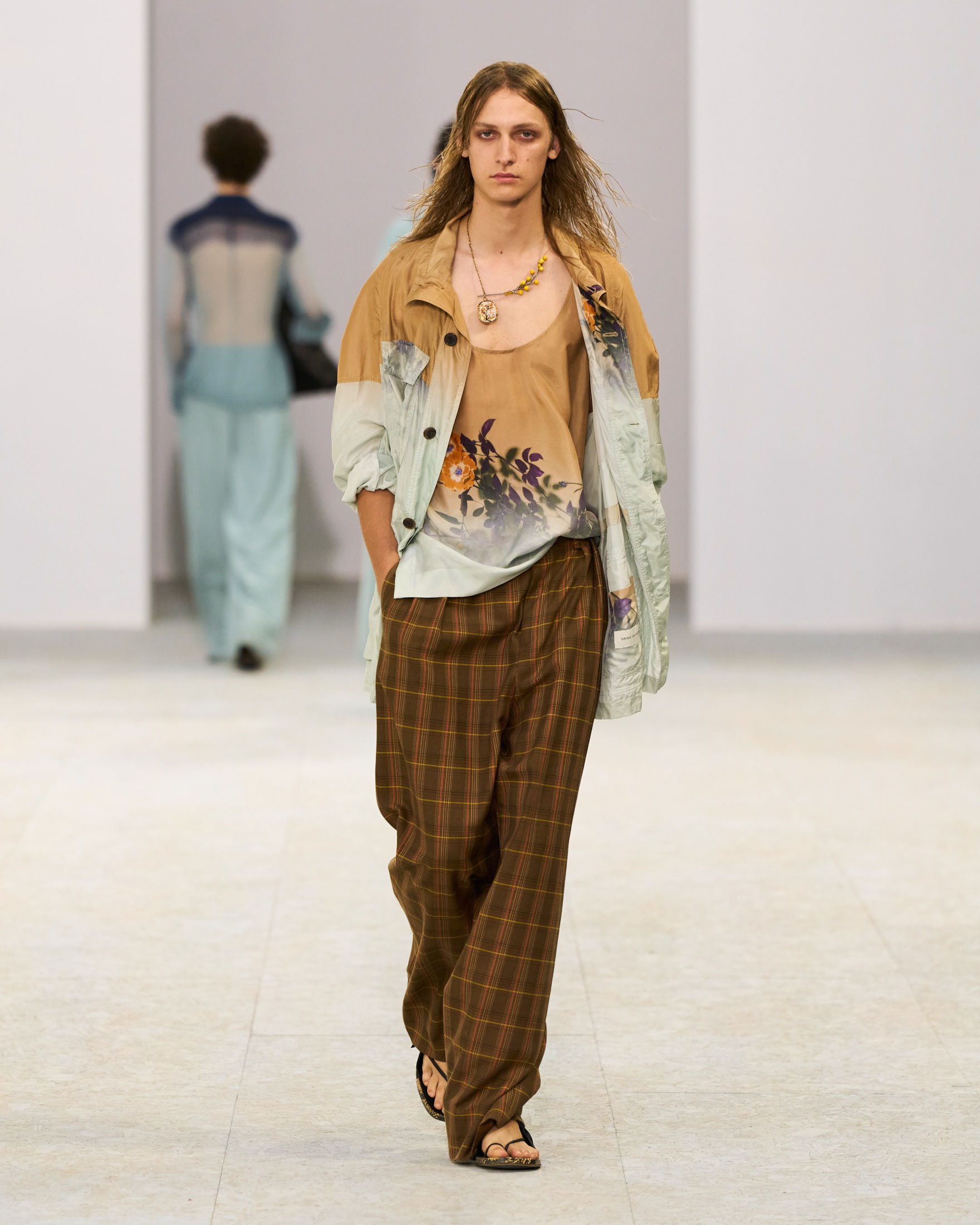 Dries Van Noten Spring Summer 2027 Menswear: The Poetry of Soft Power  Dries Van Noten Spring Summer 2027 Menswear: The Poetry of Soft Power  Vanity Teen 虚荣青年