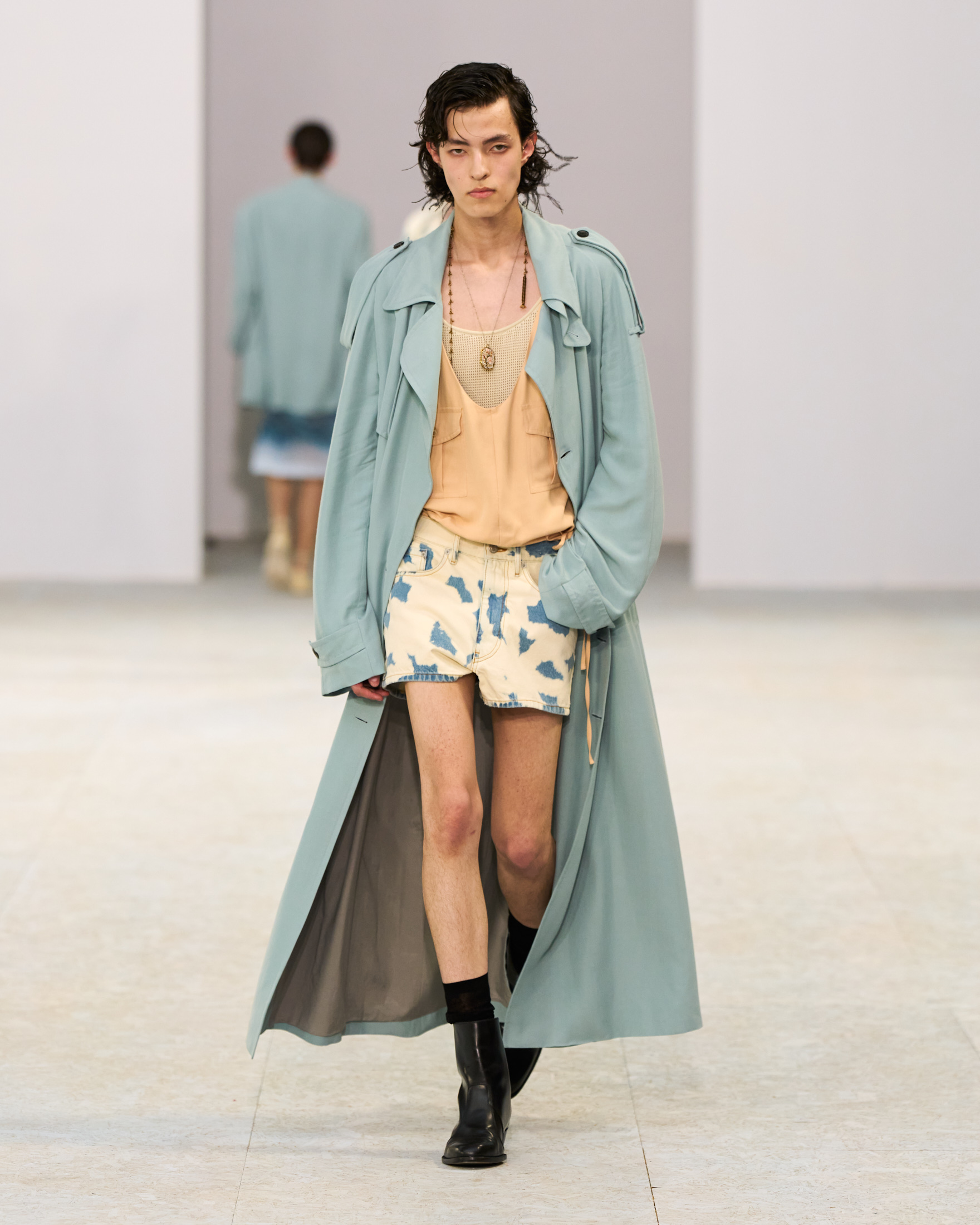 Dries Van Noten Spring Summer 2027 Menswear: The Poetry of Soft Power  Dries Van Noten Spring Summer 2027 Menswear: The Poetry of Soft Power  Vanity Teen 虚荣青年