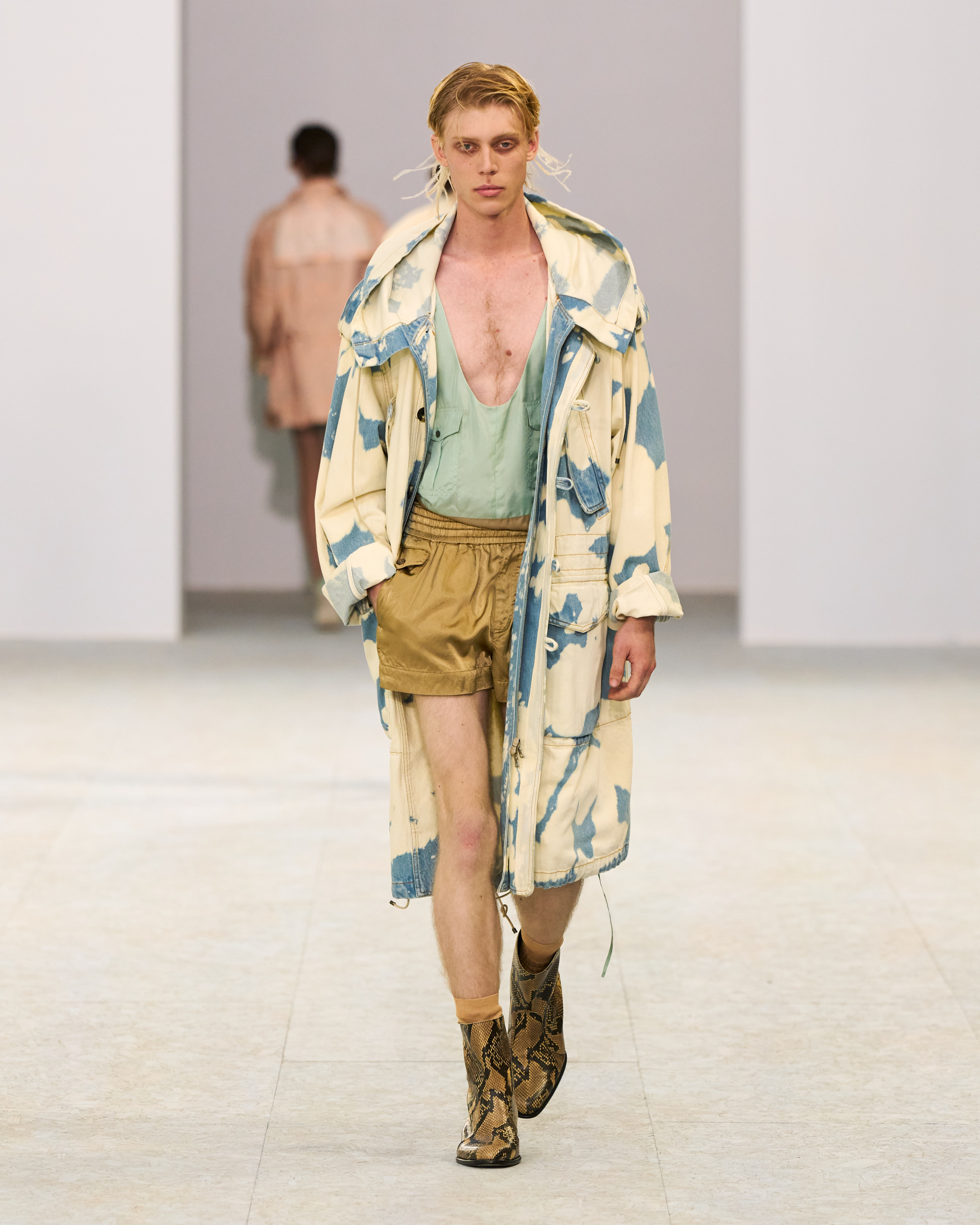 Dries Van Noten Spring Summer 2027 Menswear: The Poetry of Soft Power  Dries Van Noten Spring Summer 2027 Menswear: The Poetry of Soft Power  Vanity Teen 虚荣青年