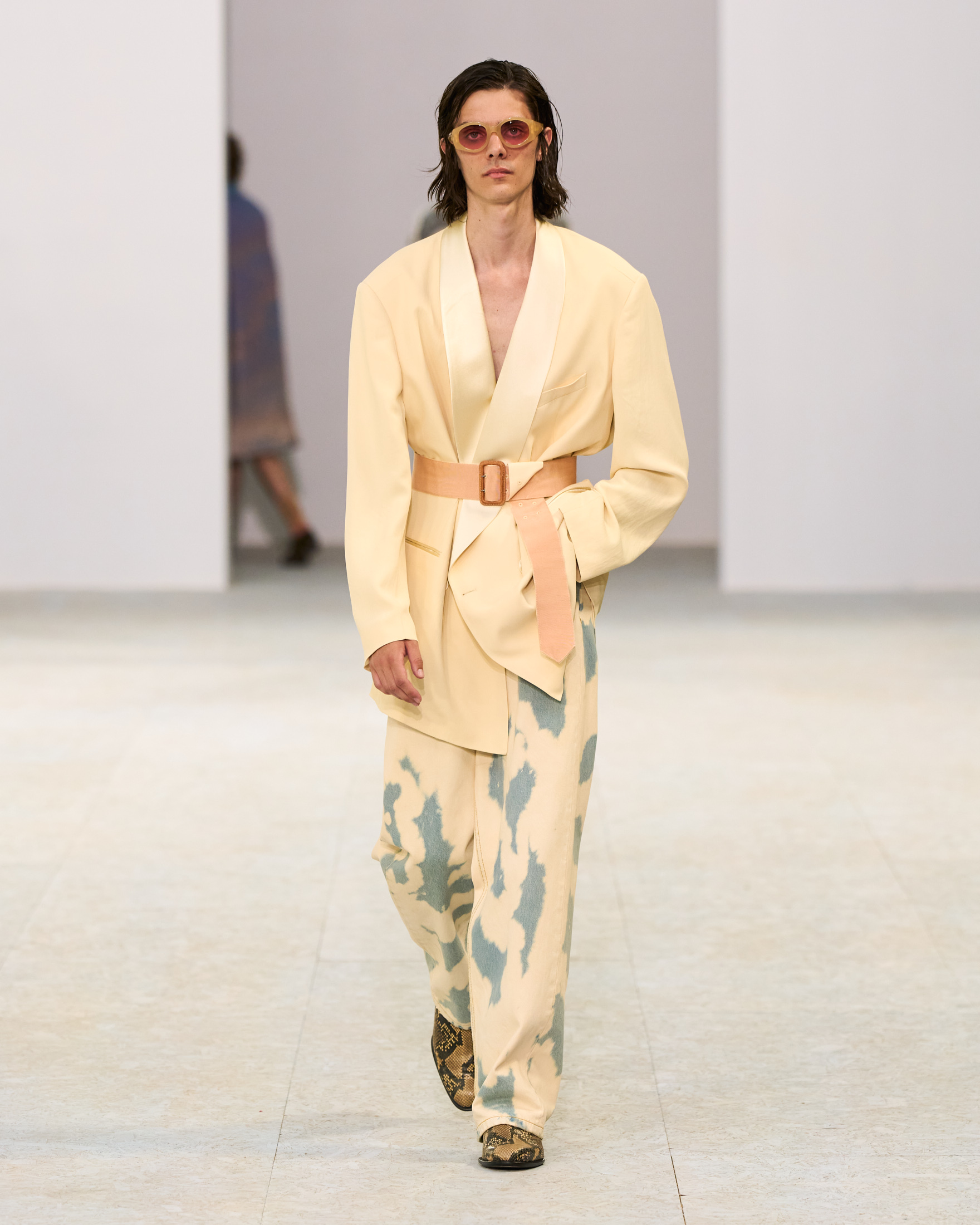 Dries Van Noten Spring Summer 2027 Menswear: The Poetry of Soft Power  Dries Van Noten Spring Summer 2027 Menswear: The Poetry of Soft Power  Vanity Teen 虚荣青年