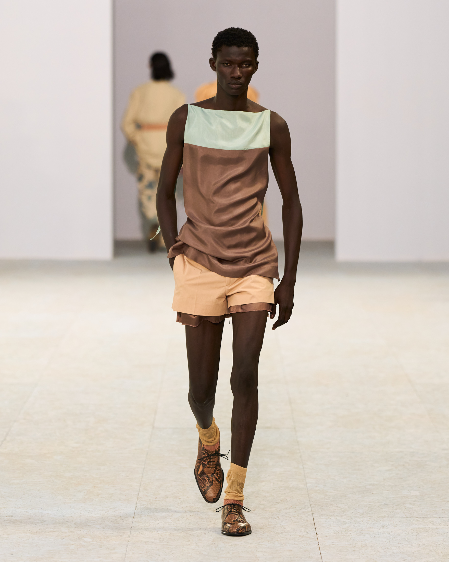 Dries Van Noten Spring Summer 2027 Menswear: The Poetry of Soft Power  Dries Van Noten Spring Summer 2027 Menswear: The Poetry of Soft Power  Vanity Teen 虚荣青年
