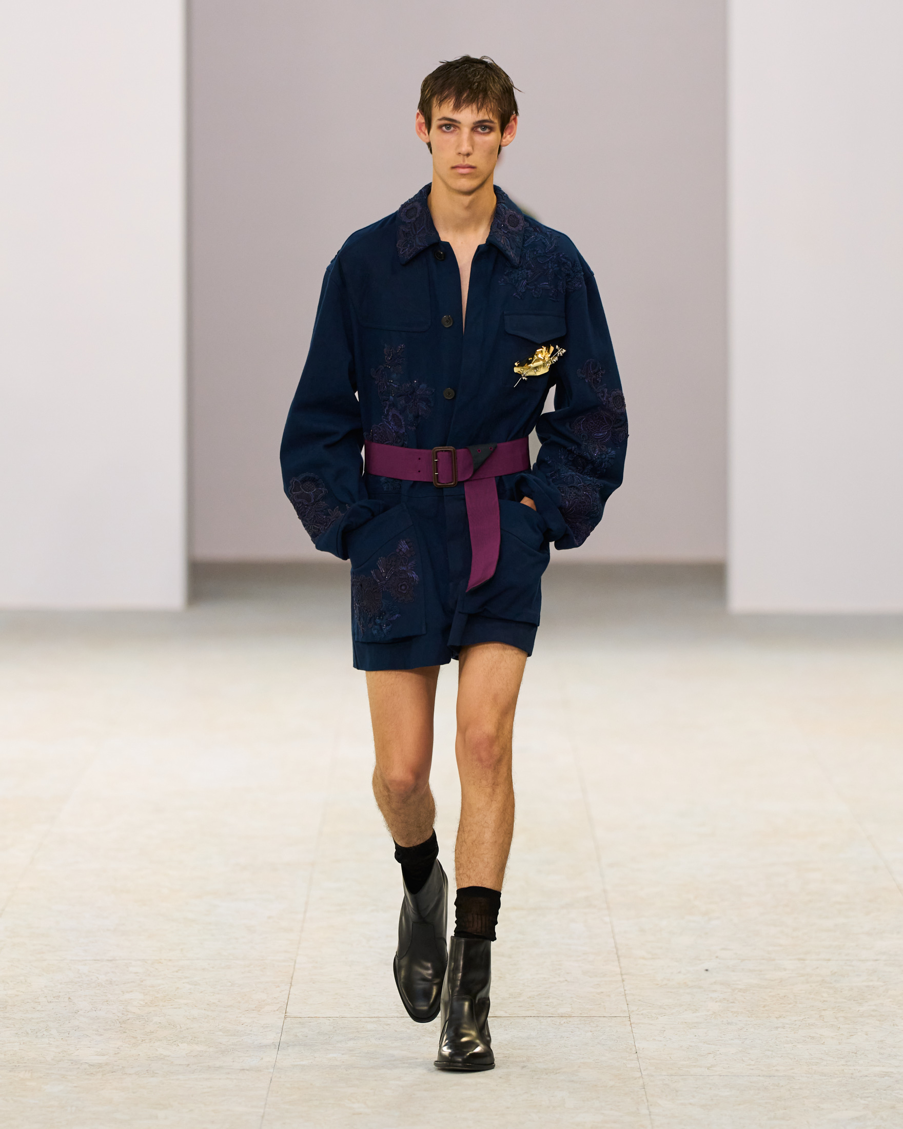 Dries Van Noten Spring Summer 2027 Menswear: The Poetry of Soft Power  Dries Van Noten Spring Summer 2027 Menswear: The Poetry of Soft Power  Vanity Teen 虚荣青年