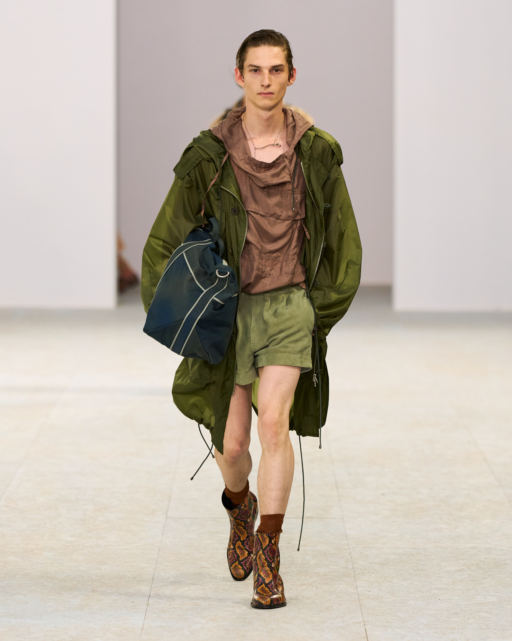 Dries Van Noten Spring Summer 2027 Menswear: The Poetry of Soft Power  Dries Van Noten Spring Summer 2027 Menswear: The Poetry of Soft Power  Vanity Teen 虚荣青年