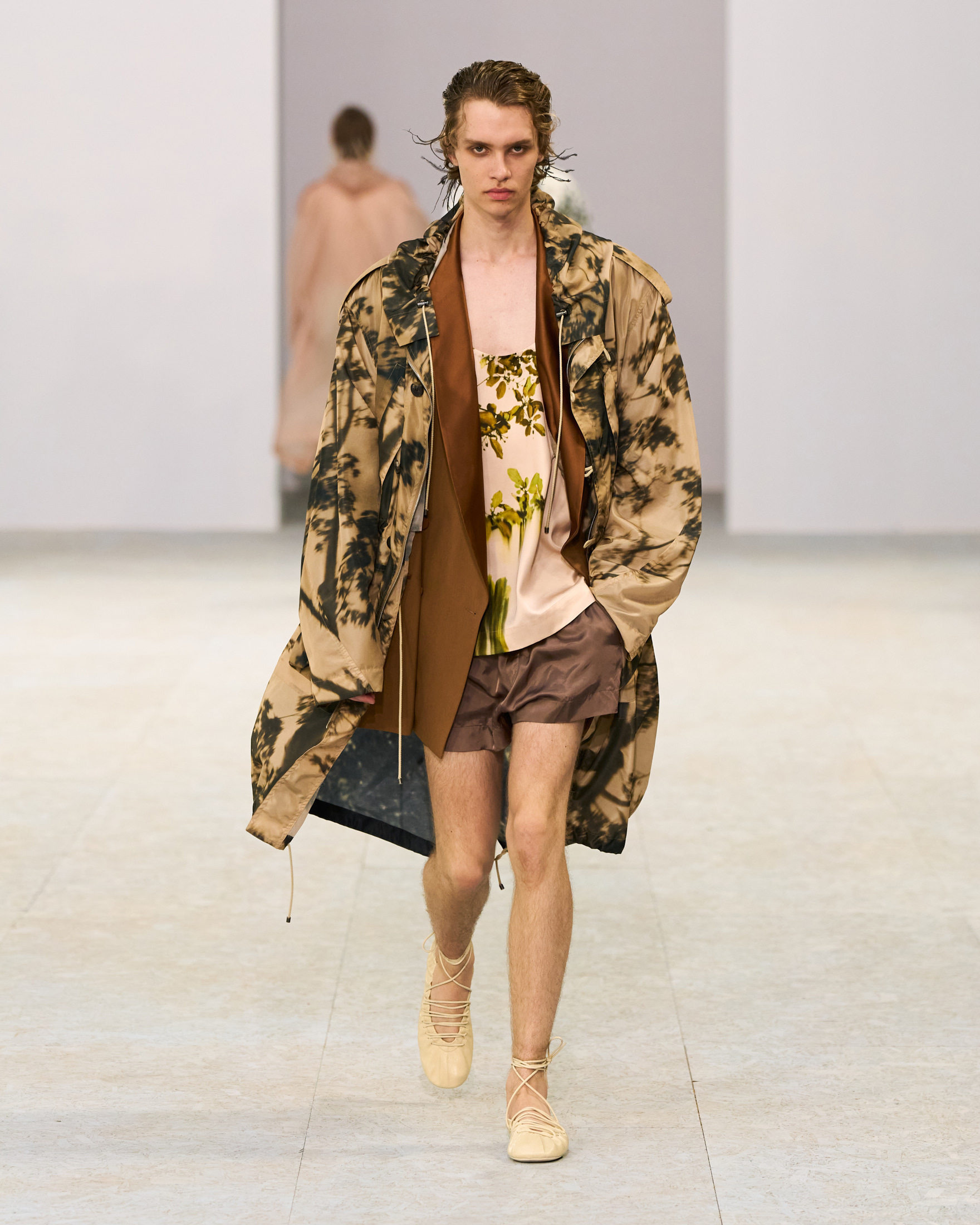 Dries Van Noten Spring Summer 2027 Menswear: The Poetry of Soft Power  Dries Van Noten Spring Summer 2027 Menswear: The Poetry of Soft Power  Vanity Teen 虚荣青年
