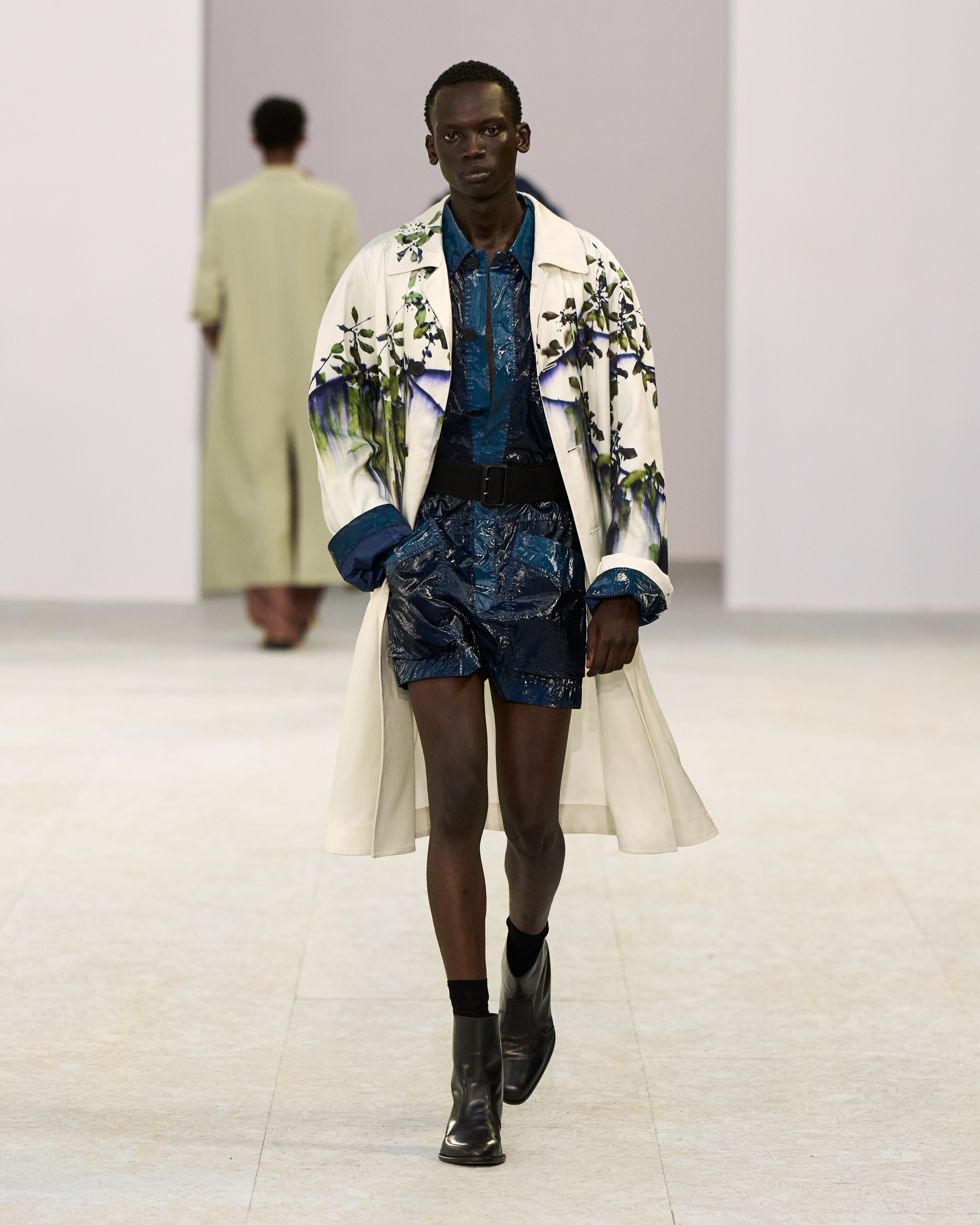 Dries Van Noten Spring Summer 2027 Menswear: The Poetry of Soft Power  Dries Van Noten Spring Summer 2027 Menswear: The Poetry of Soft Power  Vanity Teen 虚荣青年