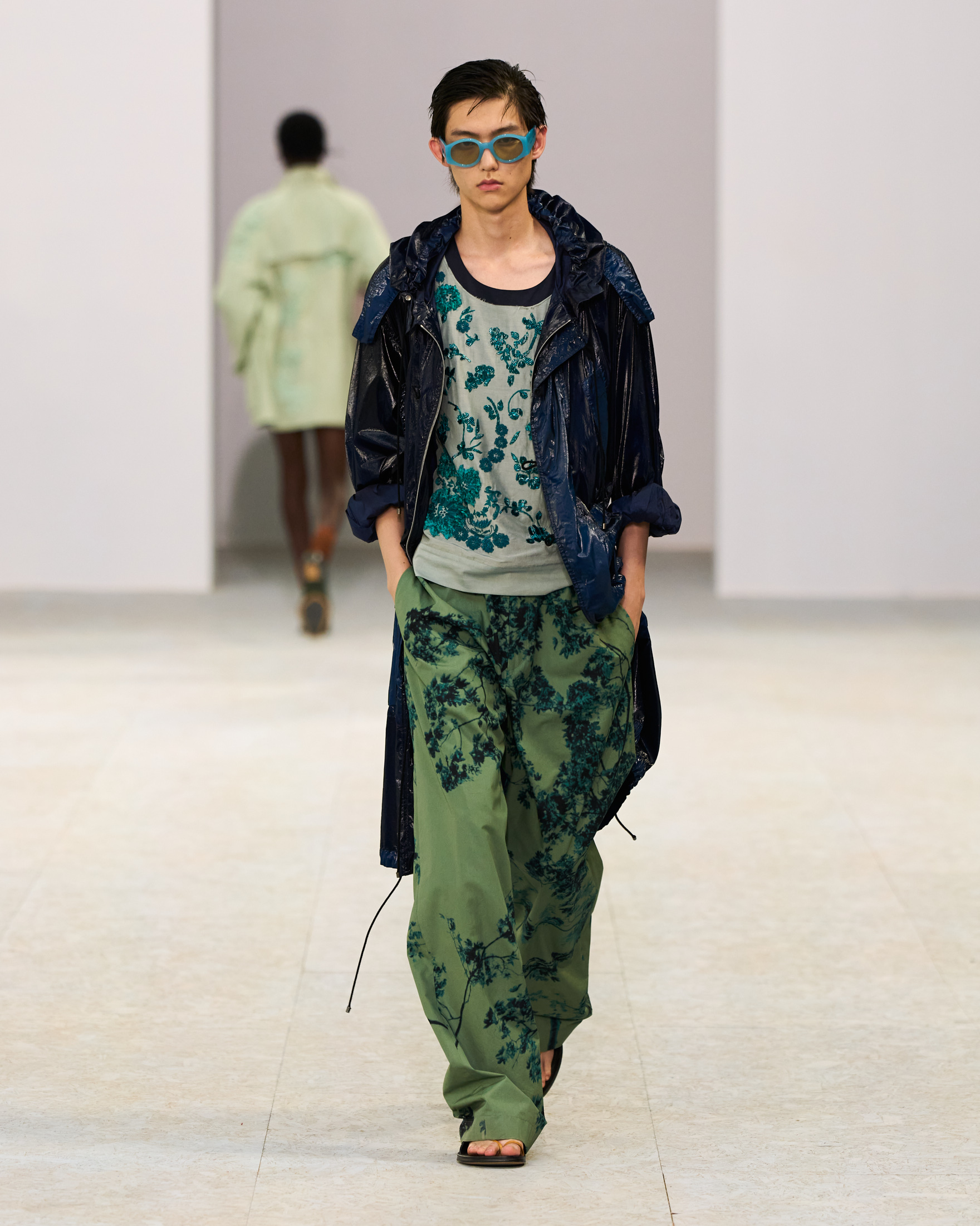 Dries Van Noten Spring Summer 2027 Menswear: The Poetry of Soft Power  Dries Van Noten Spring Summer 2027 Menswear: The Poetry of Soft Power  Vanity Teen 虚荣青年