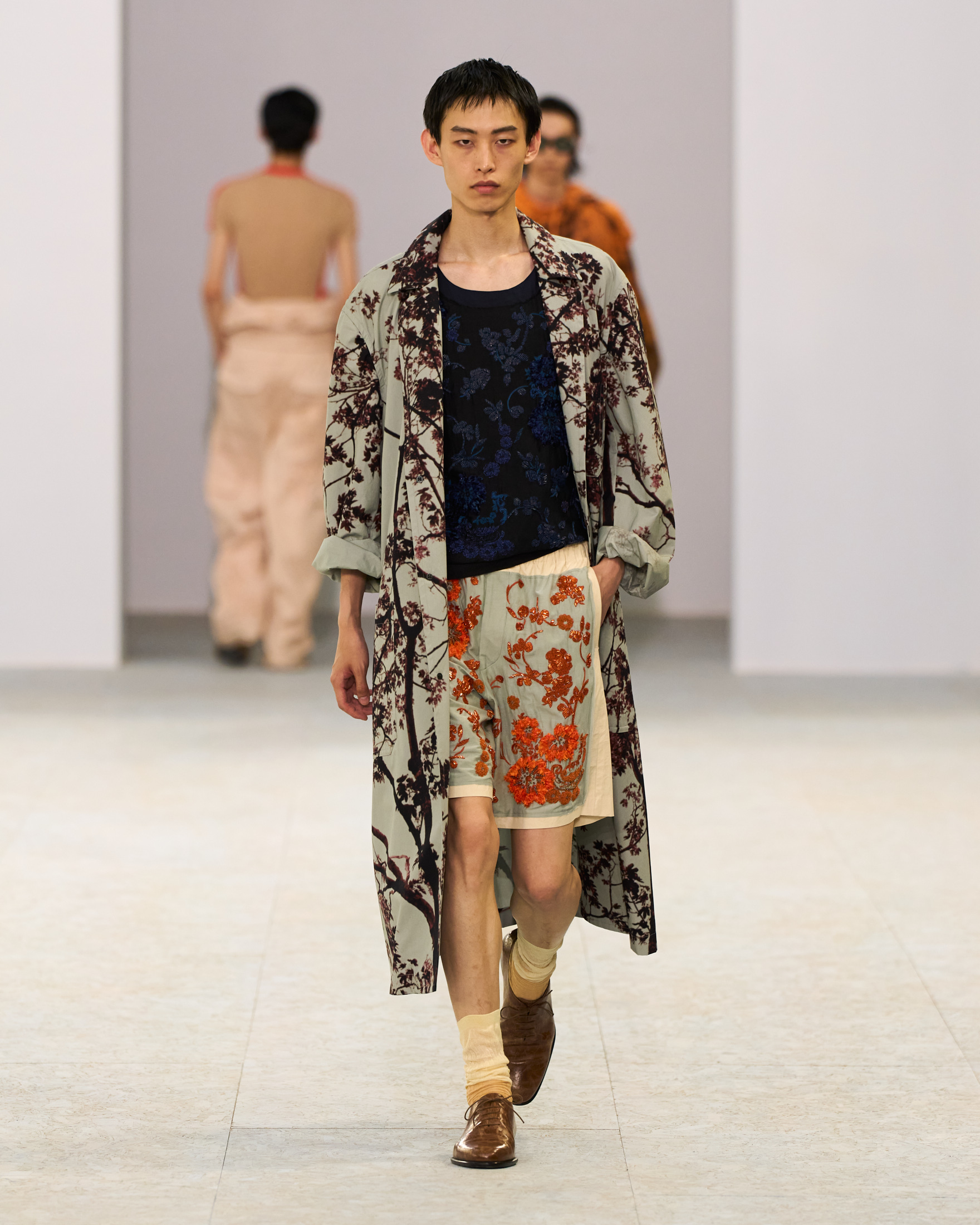 Dries Van Noten Spring Summer 2027 Menswear: The Poetry of Soft Power  Dries Van Noten Spring Summer 2027 Menswear: The Poetry of Soft Power  Vanity Teen 虚荣青年